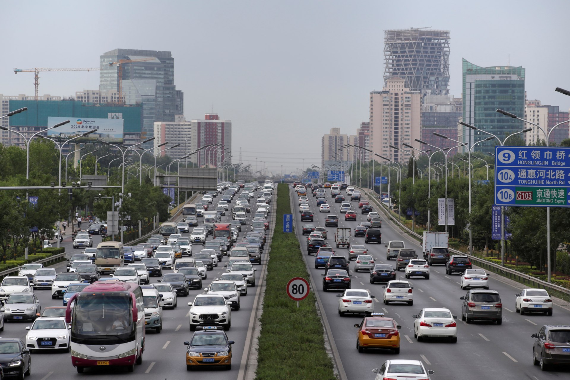 <p>Cars drive on the road during the morning rush hour in Beijing, China, July 2, 2019. </p>
