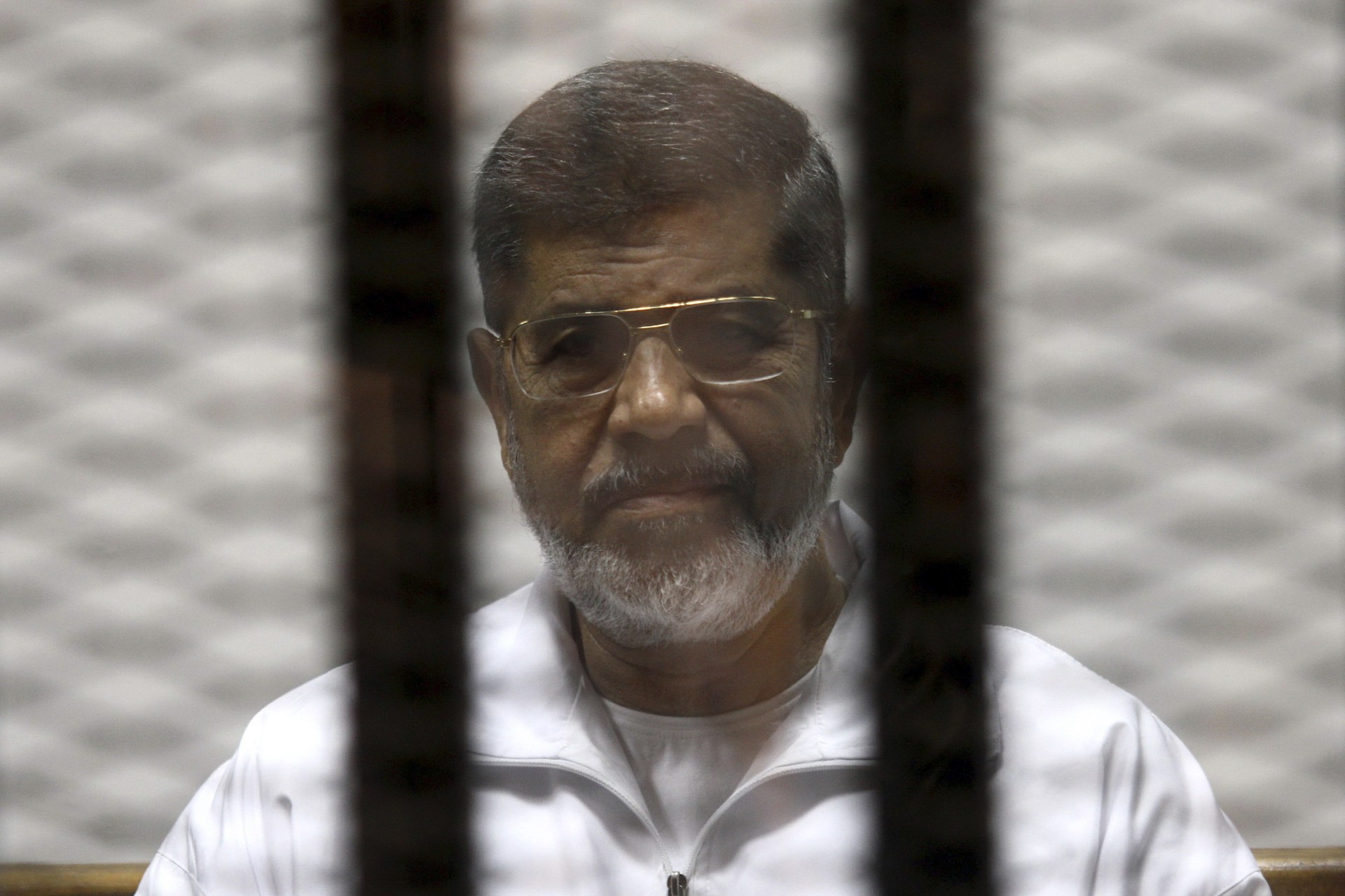 <p>Ousted Egyptian President Mohamed Mursi is seen behind bars during his trial at a court in Cairo May 8, 2014. </p>