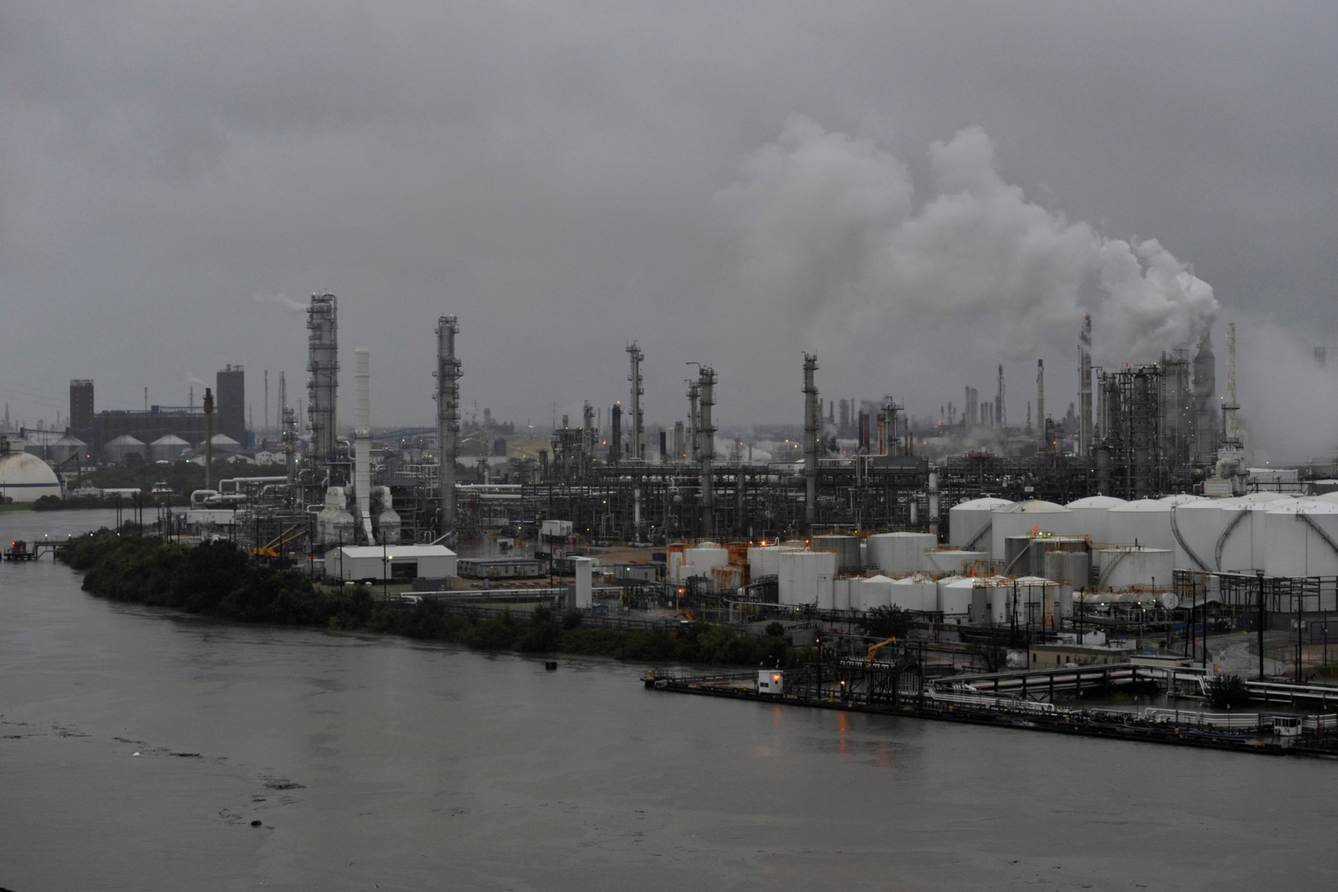 <p>The Valero Houston Refinery is threatened by the swelling waters of the Buffalo Bayou after Hurricane Harvey inundated the Texas Gulf coast with rain, in Houston, Texas, U.S. August 27, 2017.</p>