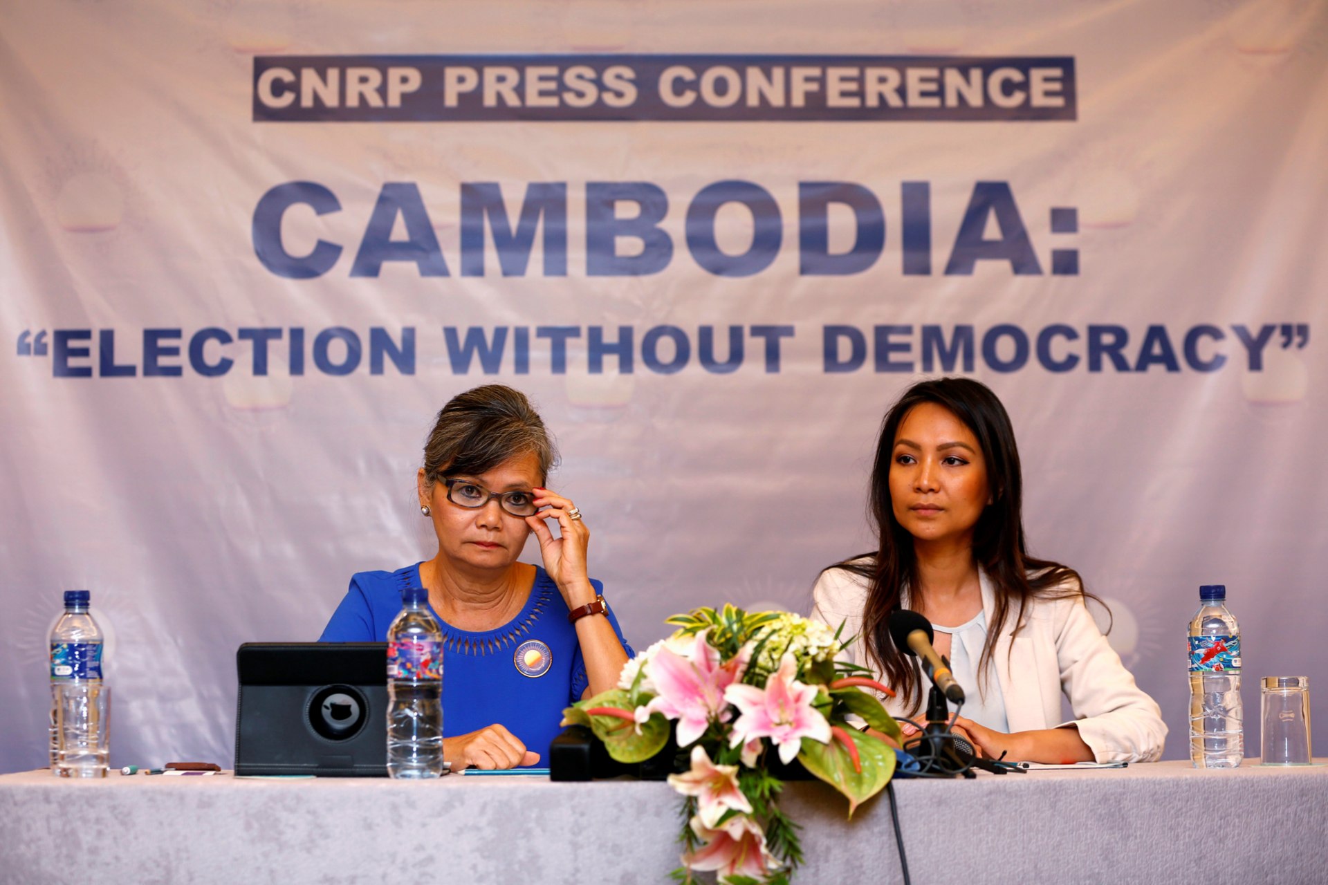 <p>Vice President of the Cambodia National Rescue Party (CNRP), Mu Sochua (L) and CNRP’s Deputy Director for Foreign Affairs, Monovithya Kem (R), hold a press conference in Jakarta, Indonesia, 2018</p>
