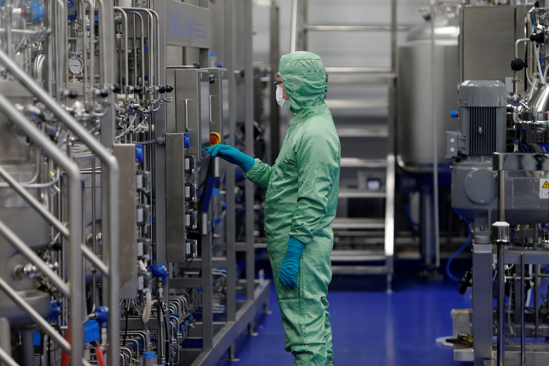 <p>A technician works at a manufacturing facility of Chinese vaccine maker CanSino Biologics in Tianjin, China November 20, 2018. Picture taken November 20, 2018.</p>