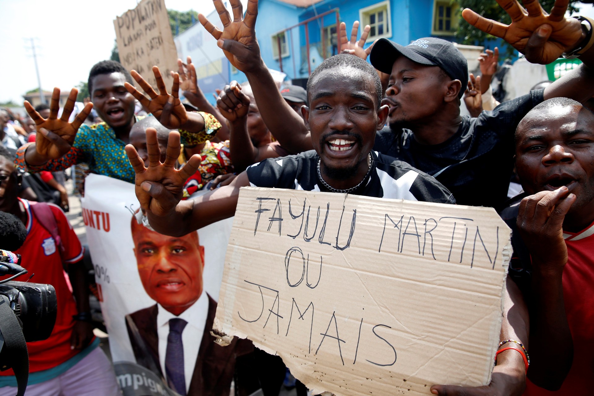 <p>Supporters of the runner-up in Democratic Republic of Congo’s presidential election, Martin Fayulu hold a sign before a political rally in Kinshasa, Democratic Republic of Congo, January 11, 2019. </p>
