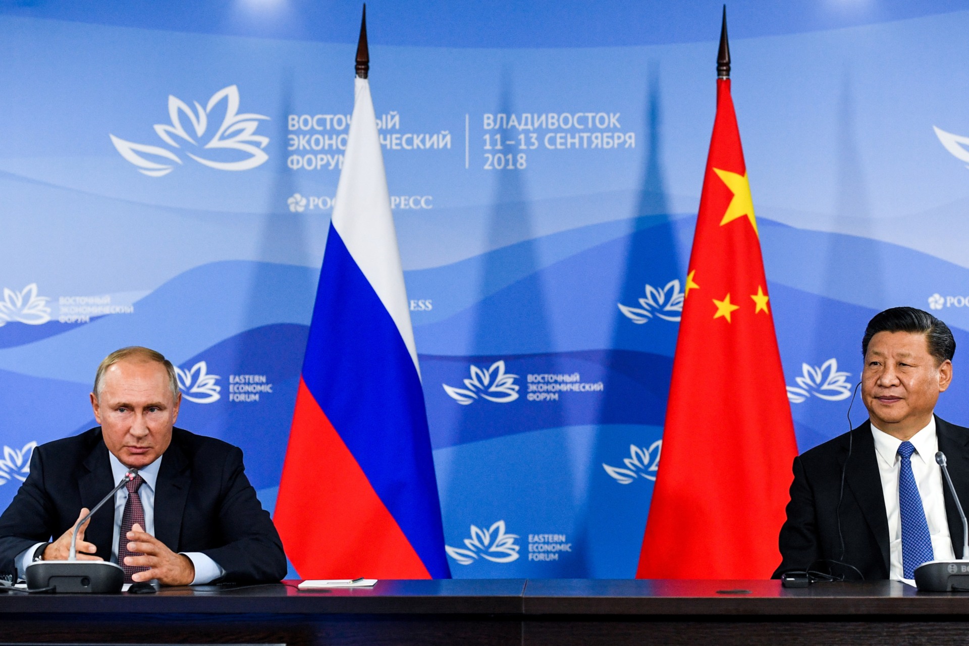 <p>Russian President Vladimir Putin and Chinese President Xi Jinping attend a meeting with participants of a round table discussion on Russia-China Cooperation on the sidelines of the Eastern Economic Forum in Vladivostok, Russia September 11, 2018</p>
