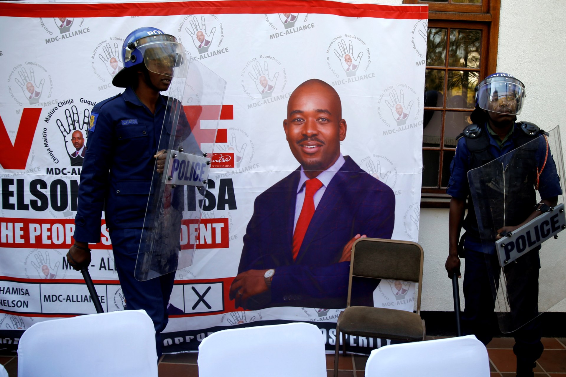 <p>Riot police arrive at a press conference due to be addressed by opposition Movement for Democratic Change (MDC) leader Nelson Chamisa, ordering journalist out of the venue in Harare, Zimbabwe, August 3, 2018. </p>