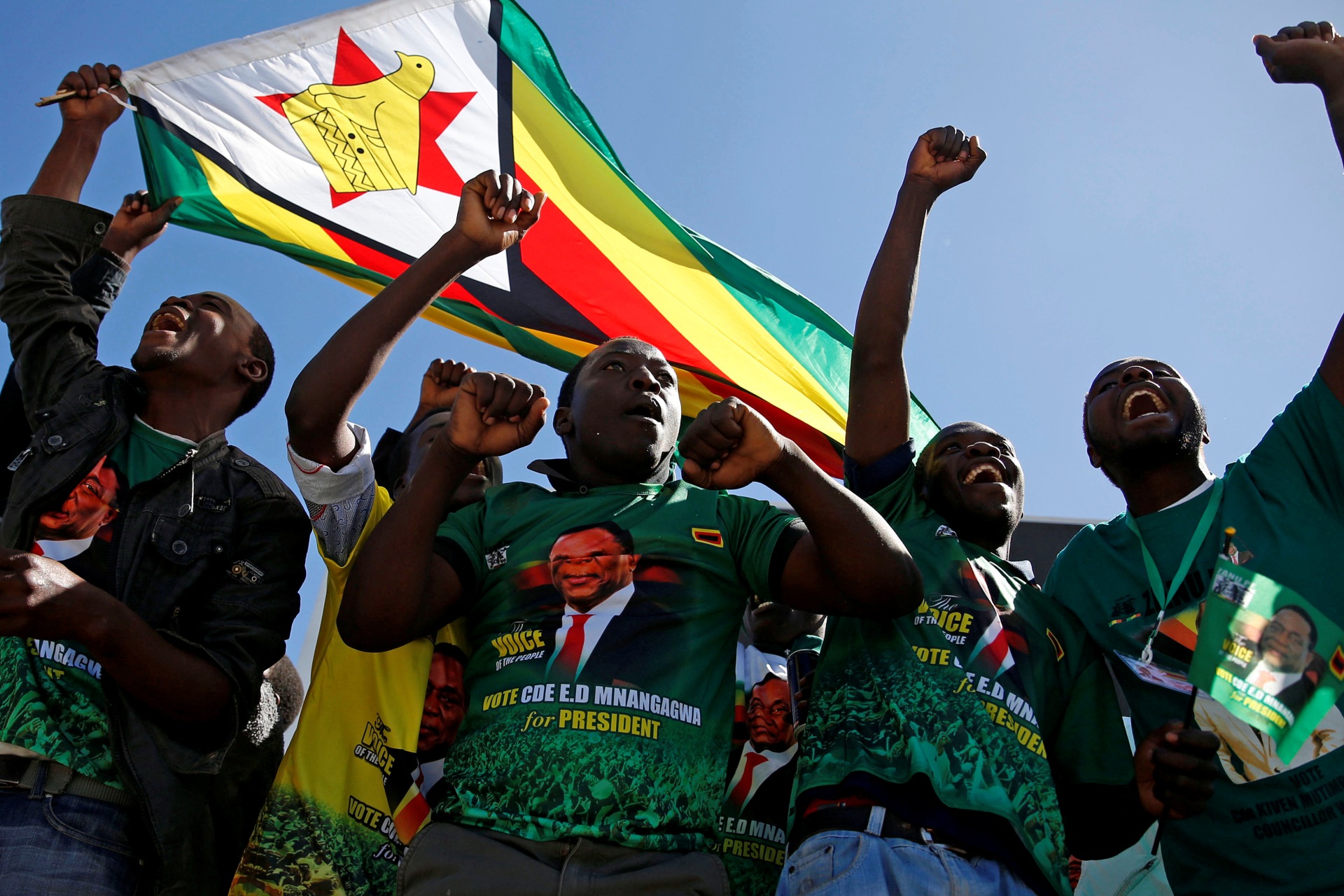 <p>Supporters of President Emmerson Mnangagwa’s ZANU PF party gather to march for non-violent, free and fair general elections in Harare, Zimbabwe, June 6, 2018.</p>