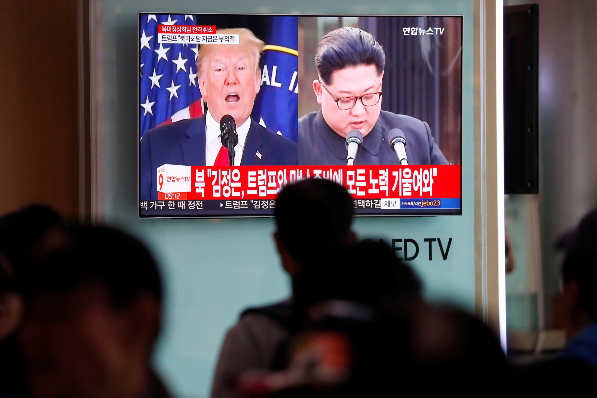 <p> A TV displays a news report on a canceled summit between the United States and North Korea, in Seoul, South Korea, May 25, 2018.</p>