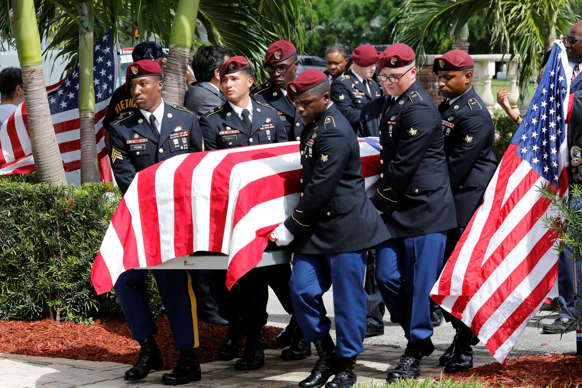 <p>An honor guard carries the coffin of U.S. Army Sergeant La David Johnson, who was among four special forces soldiers killed in Niger, at a graveside service in Hollywood, Florida, October 21, 2017.</p>

