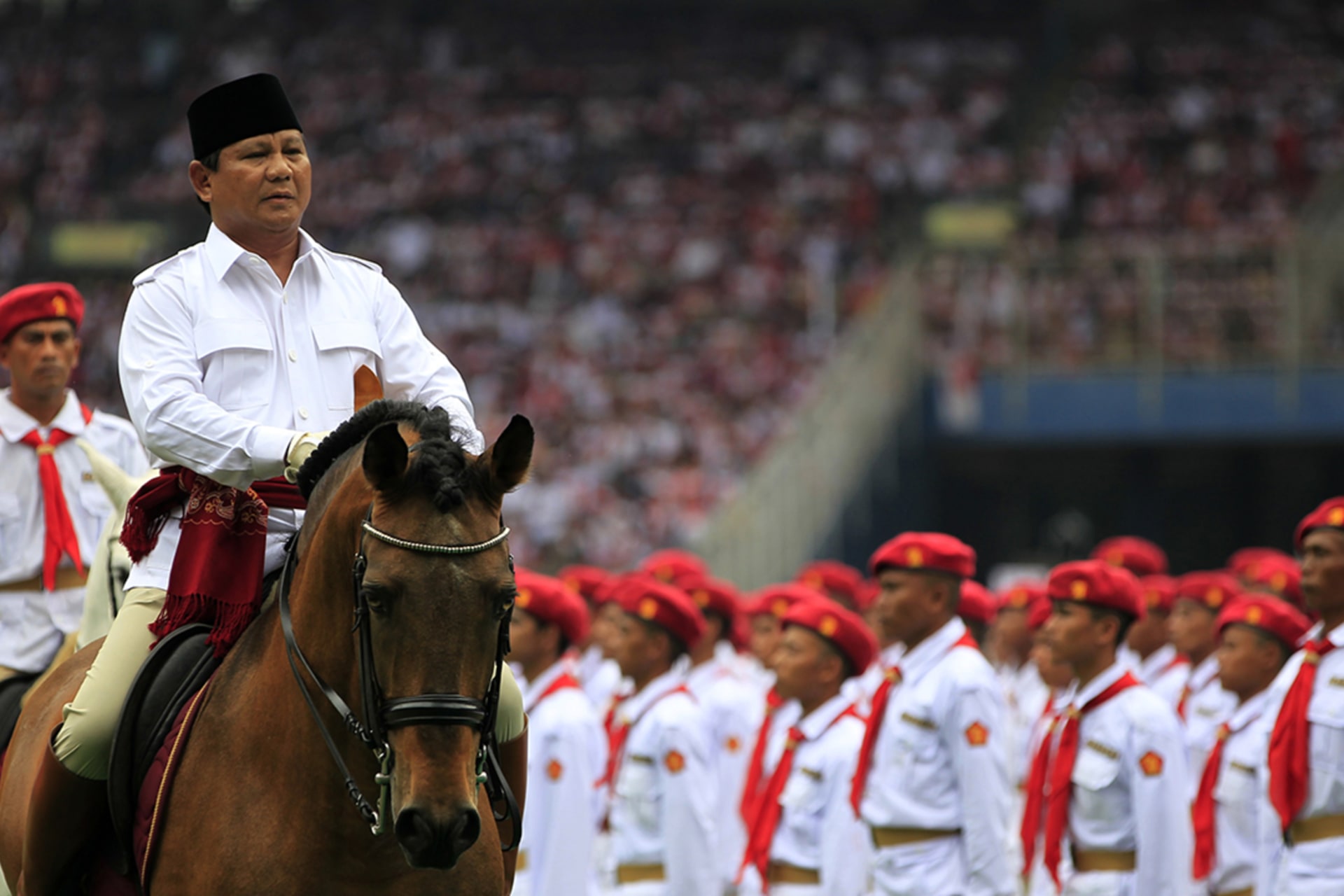 <p>Prabowo Subianto rides a horse during a Gerindra Party campaign rally at a stadium in Jakarta, Indonesia on March 23, 2014.</p>
