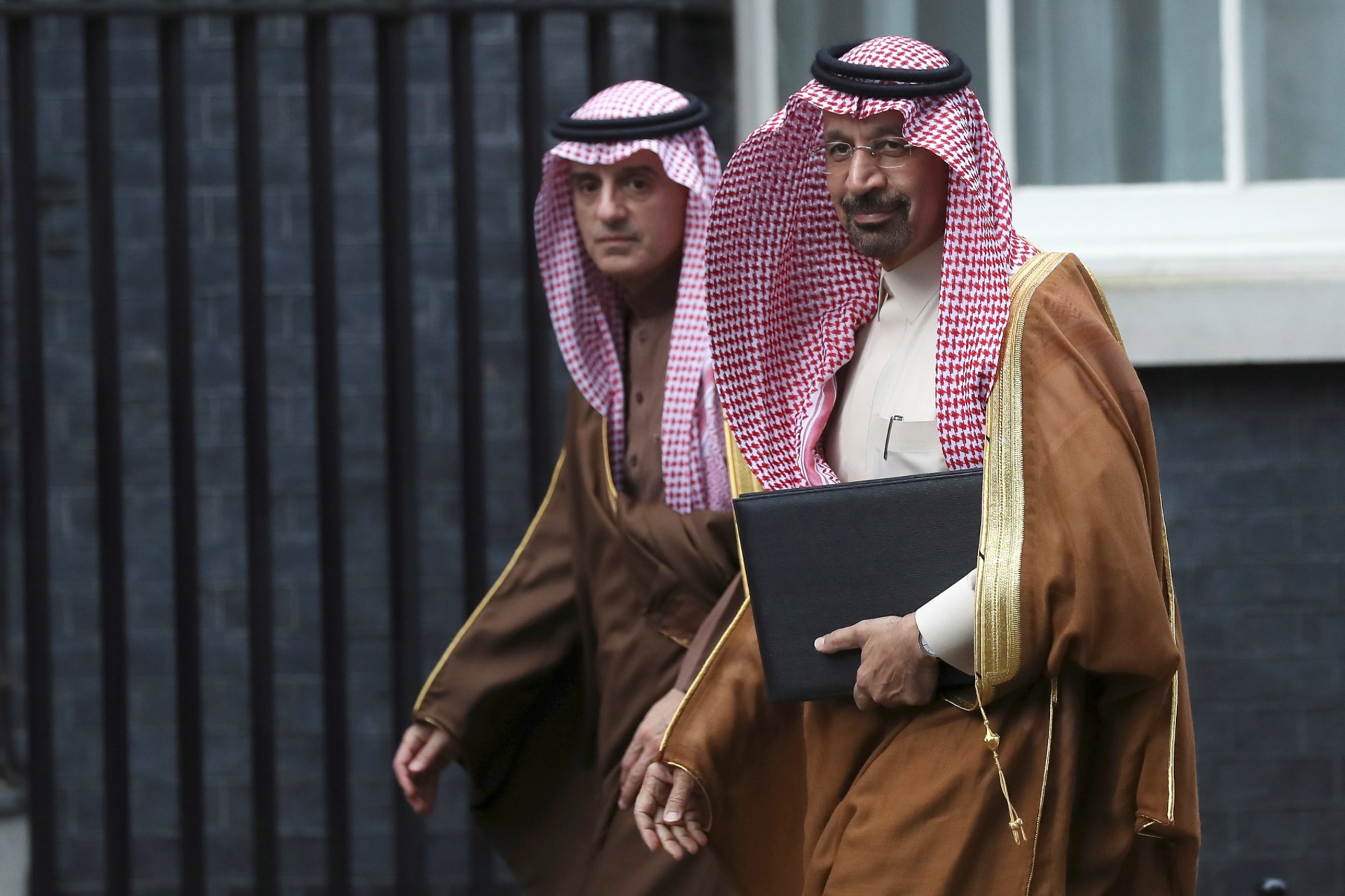 <p>Saudi Arabia’ oil minister and chairman of Saudi Aramco Khalid A. Al-Falih arrives as Crown Prince Mohammad bin Salman meets Britain’s Prime Minister Theresa May in Downing Street in London, March 7, 2018. </p>

