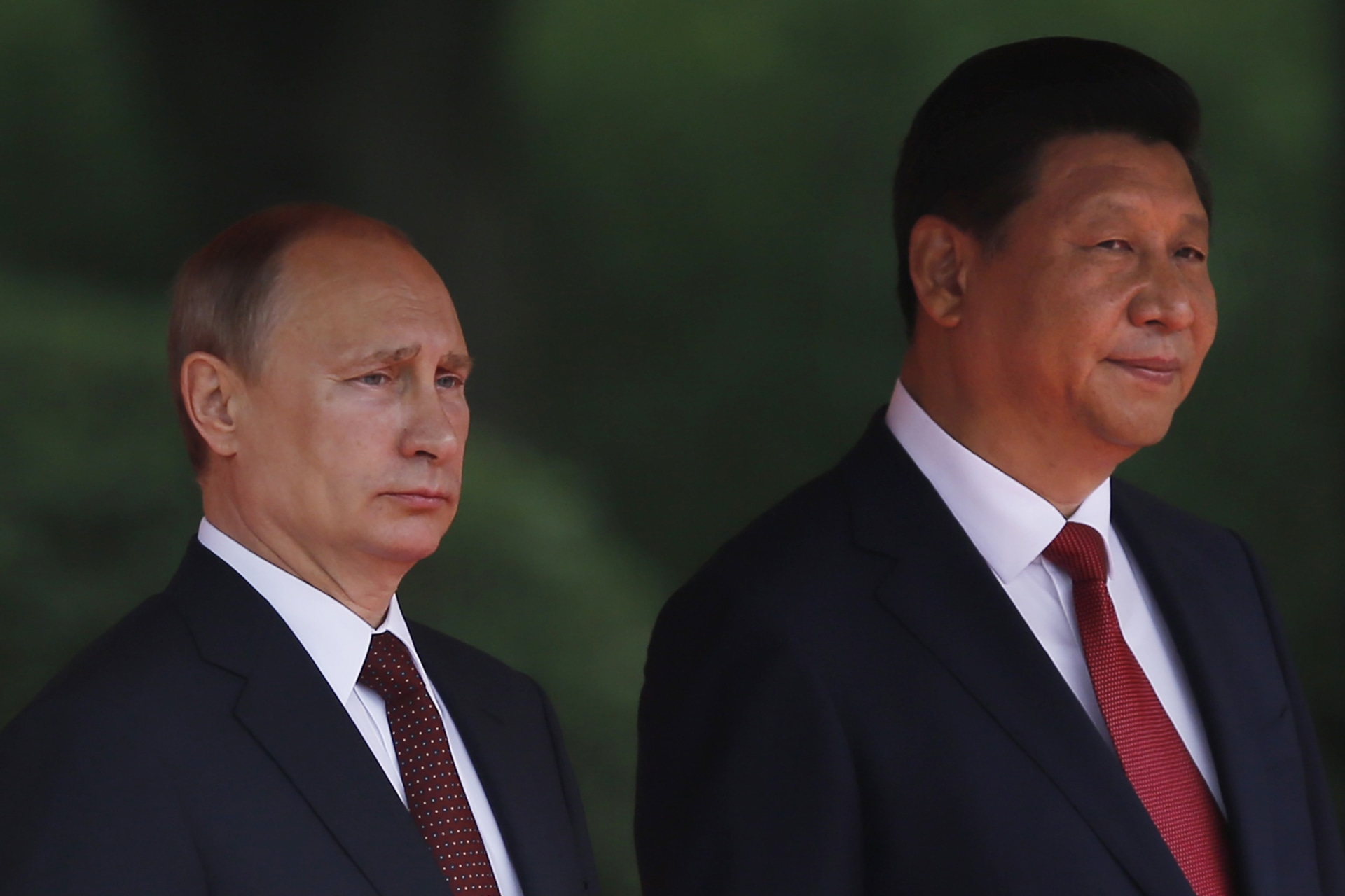 <p>China’s President Xi Jinping and his Russian counterpart Vladimir Putin attend a welcoming ceremony at the Xijiao State Guesthouse in Shanghai, China on May 20, 2014. </p>