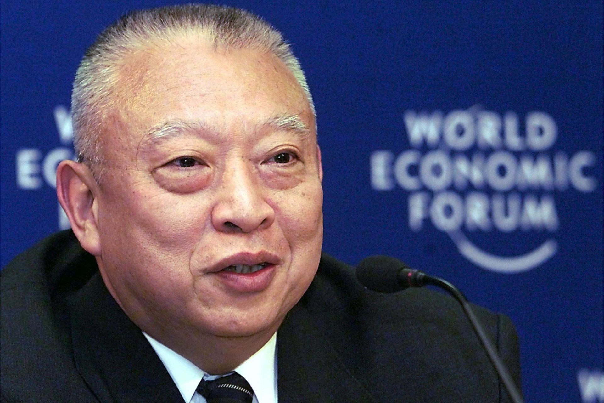 <p>Tung Chee Hwa, Chief Executive of Hong Kong Administrative Region of the Peoples Republic of China, addresses the media during a press conference in the Davos congress center January 29. </p>

