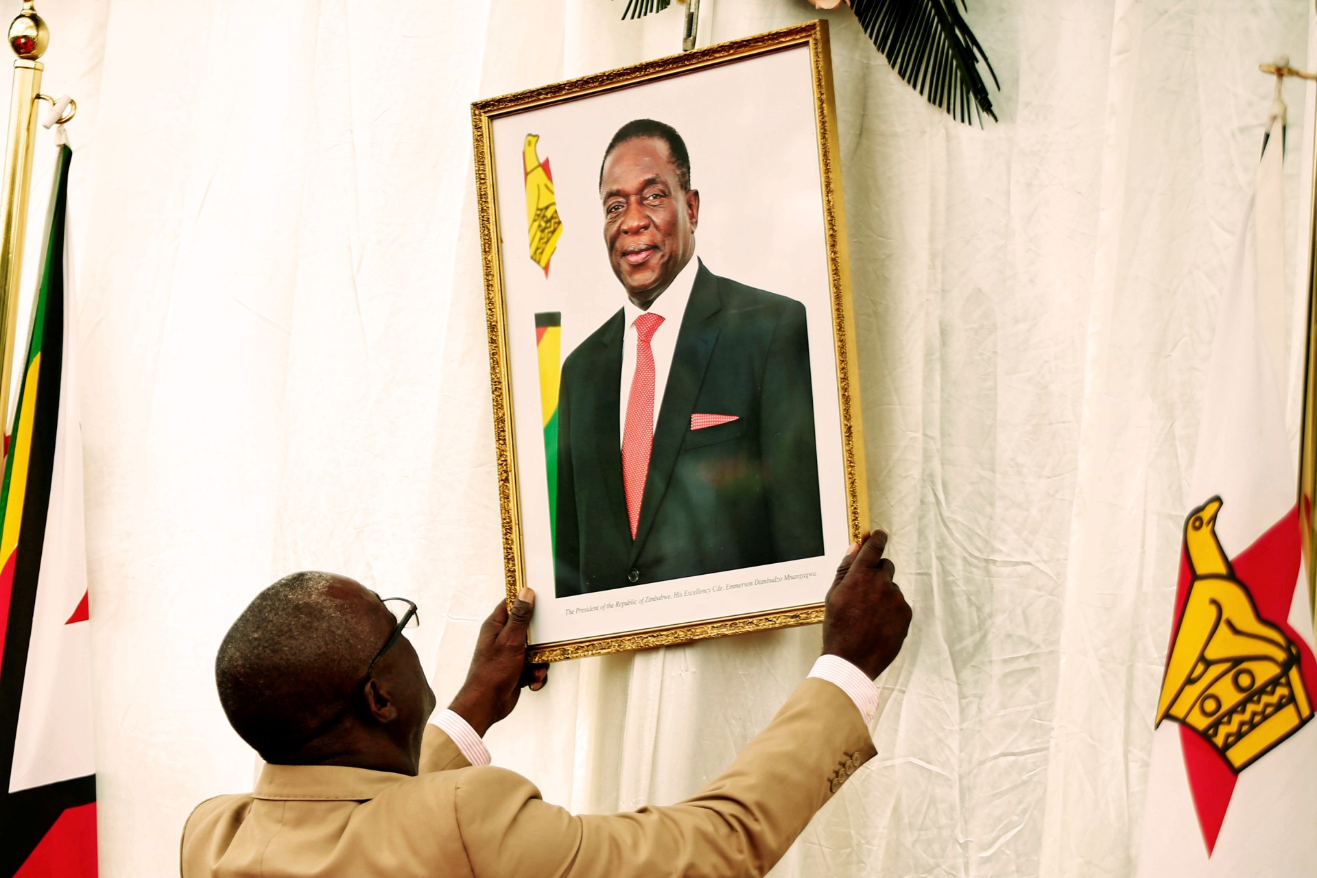 <p>A portrait of Zimbabwean President Emmerson Mnangagwa before the swearing in ceremony of cabinet ministers at State House in Harare, Zimbabwe December 4, 2017. </p>