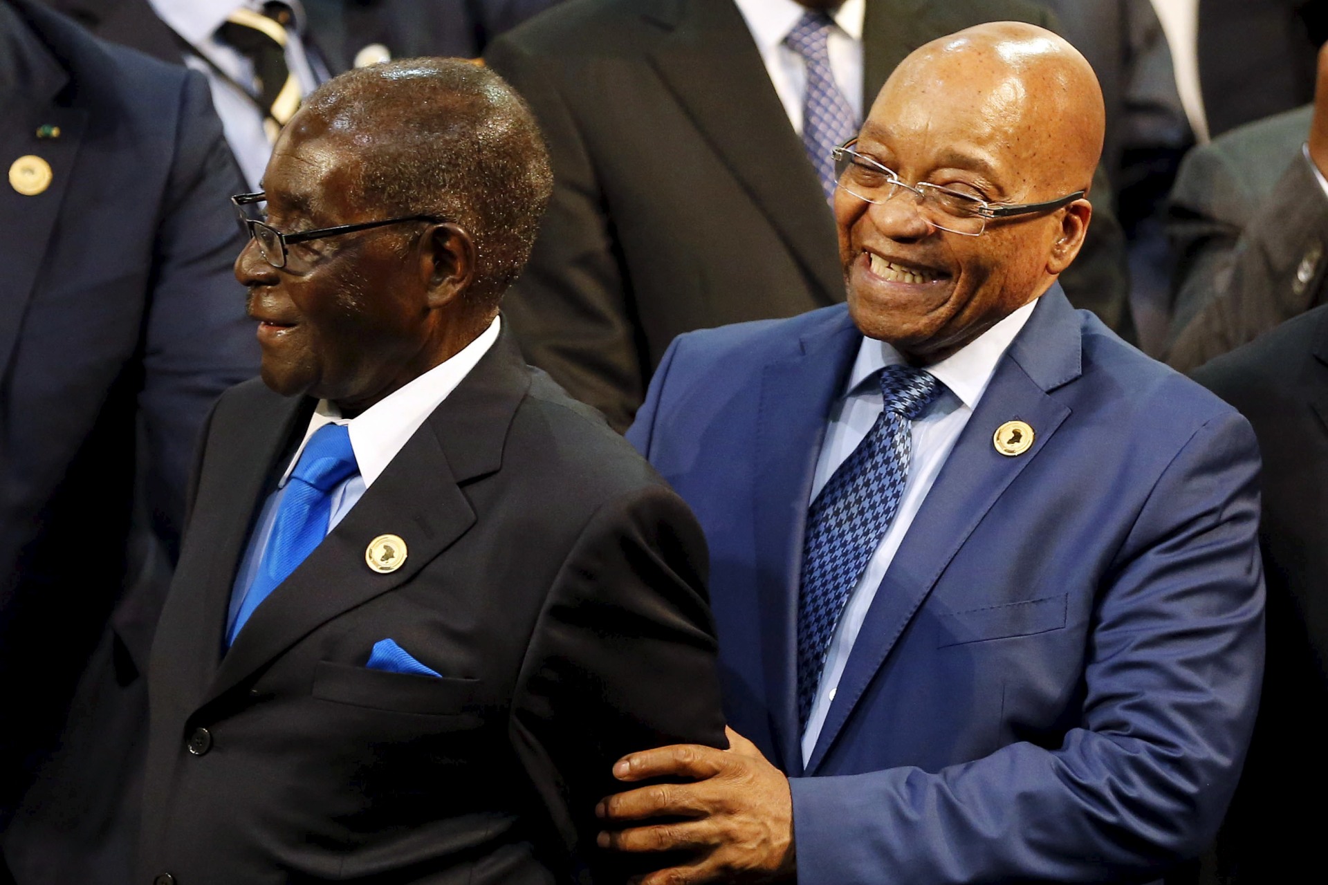<p>Zimbabwe’s President Robert Mugabe (L) and South Africa’s President Jacob Zuma during the opening of the 25th African Union summit in Johannesburg, June 14, 2015.</p>