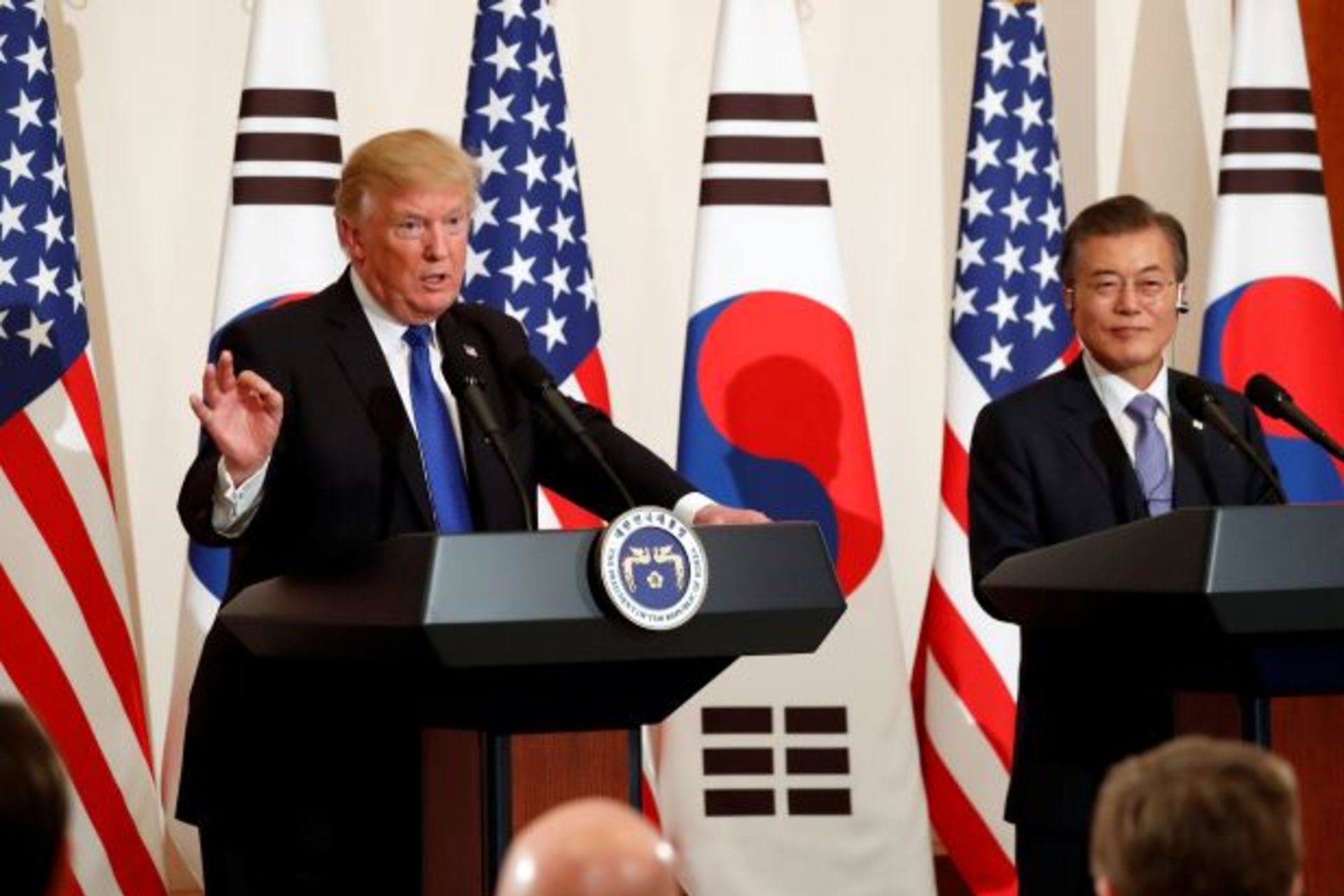 <p>U.S. President Donald Trump and South Korea’s President Moon Jae-in hold a news conference at South Korea’s presidential Blue House in Seoul, South Korea, November 7, 2017. </p>