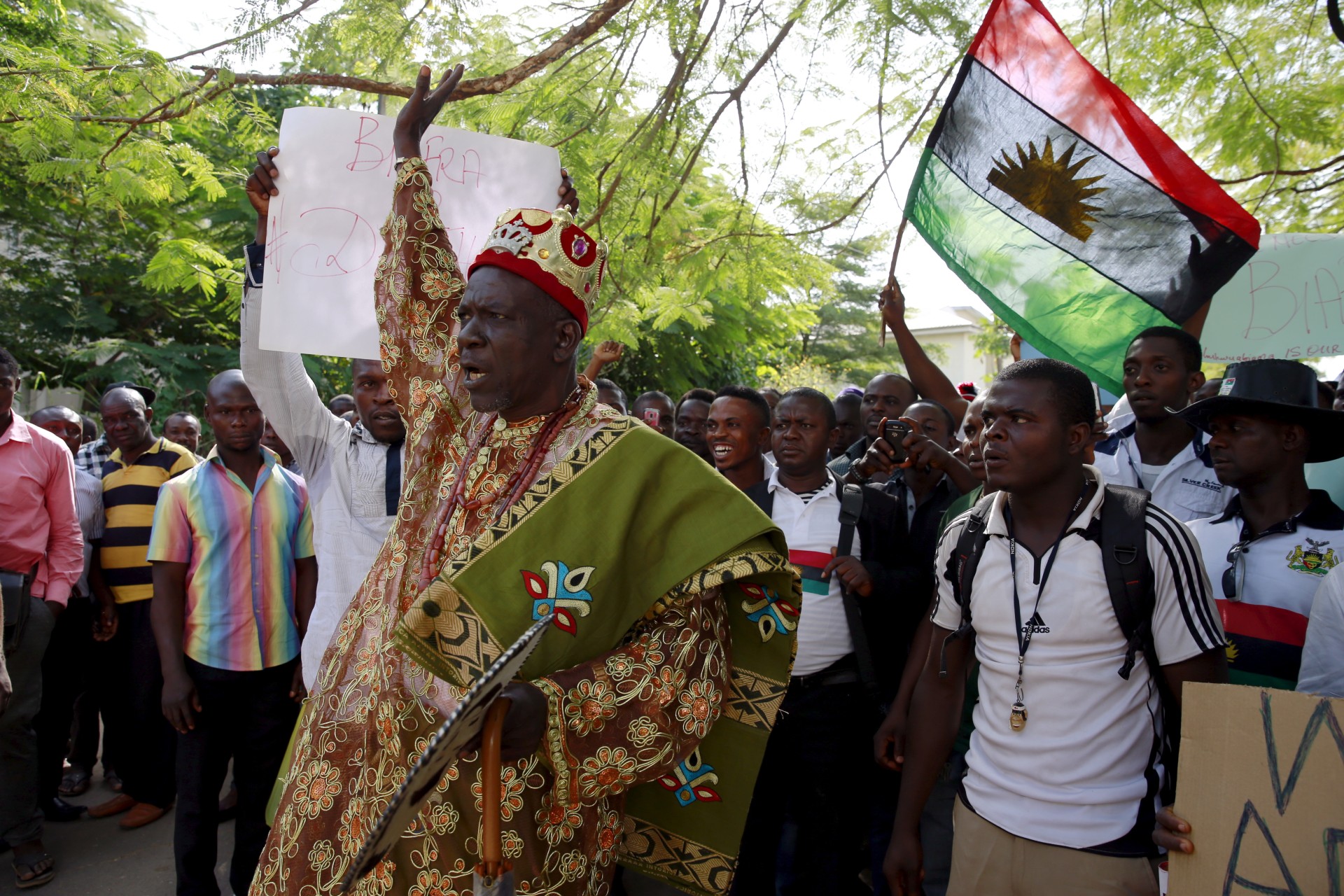 <p>Traditional ruler Prince Ozo Onna and supporters of Indigenous People of Biafra (IPOB) before IPOB leader Nnamdi Kanu appears in court in Abuja, Nigeria, December 1, 2015.</p>
