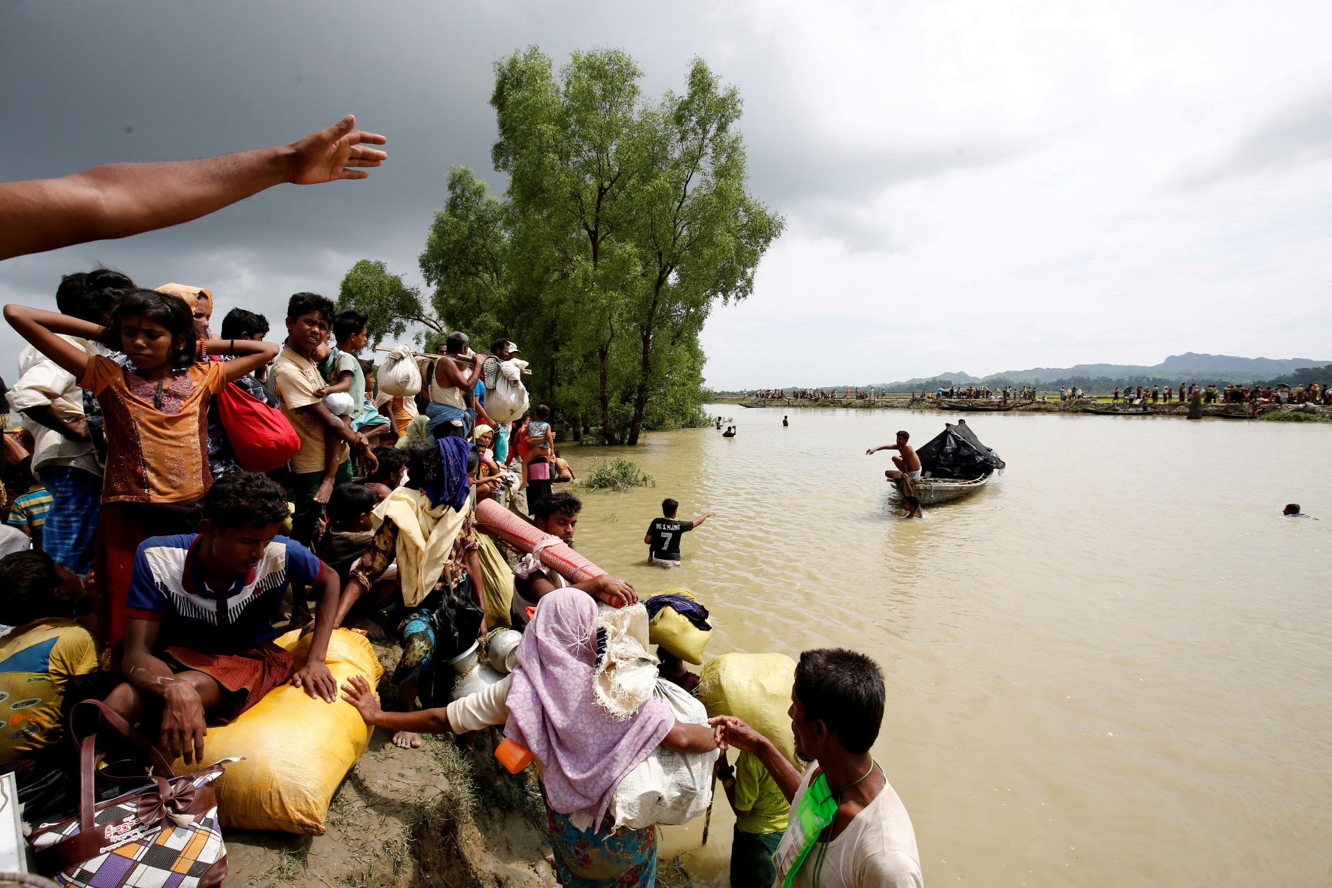 <p>Rohingya refugees wait for boat to cross a canal after crossing the border through the Naf river in Teknaf, Bangladesh, on September 7, 2017.</p>
