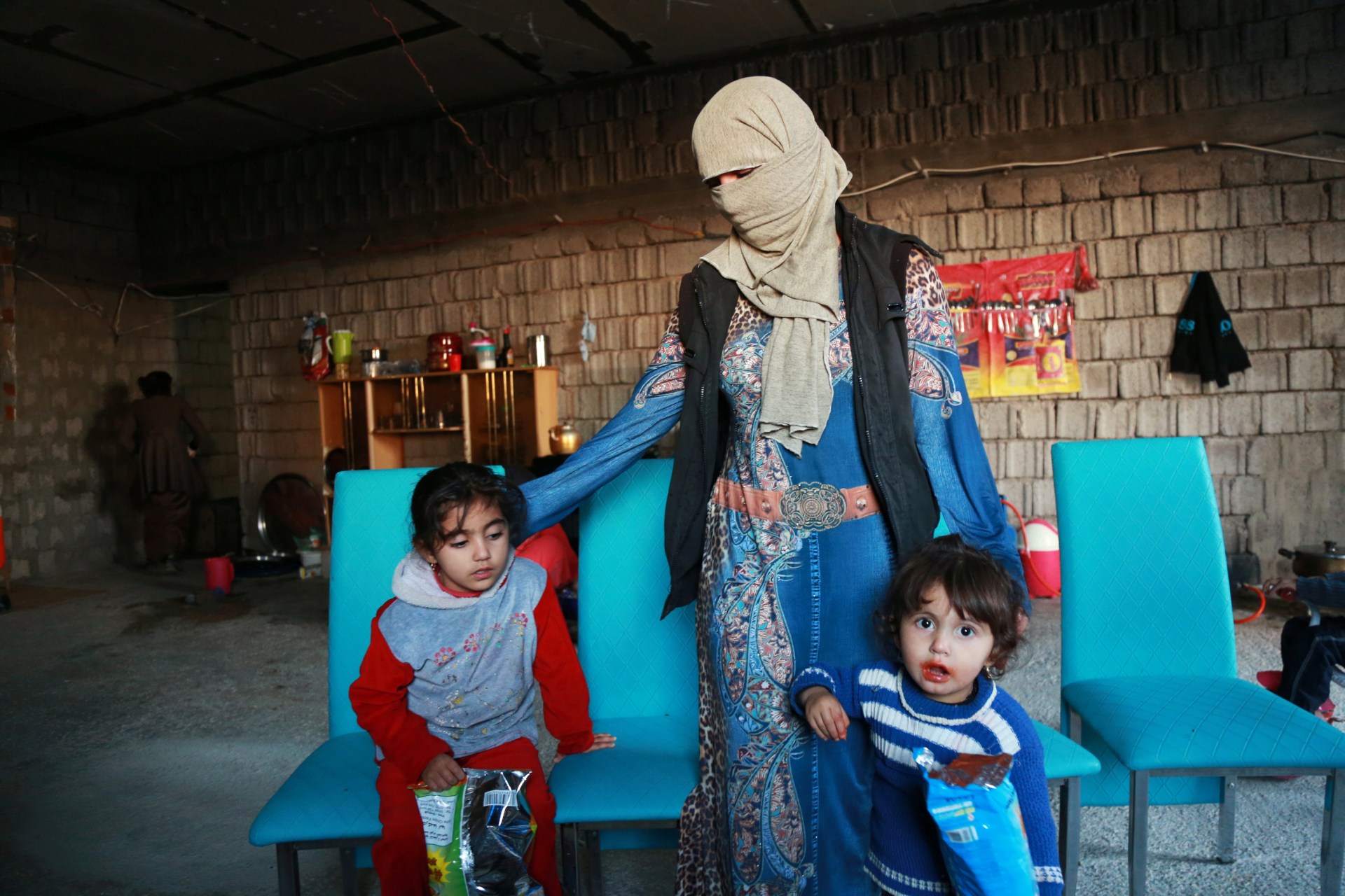 <p>Displaced women and children from the minority Yazidi sect, who were kidnapped by Islamic State militants of Tal Afar but managed to escape, are seen at a house in Duhok province, northern Iraq, November 24, 2016.</p>
