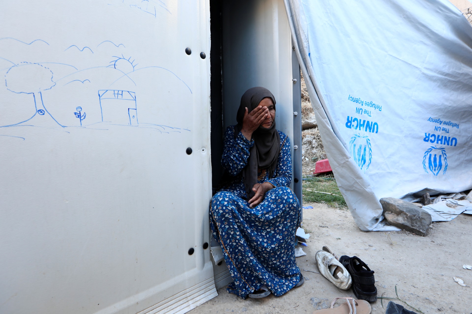 <p>Aanoud from Deir Ezzor in Syria sits beside her shelter at the Souda refugee camp in Chios Island, Greece, June 10, 2017. </p>