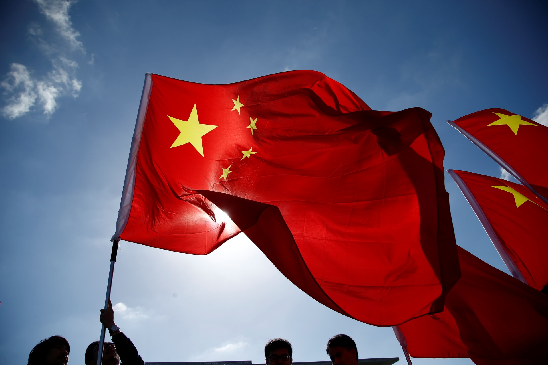 <p>People wave with flags before a meeting of Chinese Premier Li Keqiang and German Chancellor Angela Merkel at the Chancellery in Berlin, Germany, on June 1, 2017.</p>