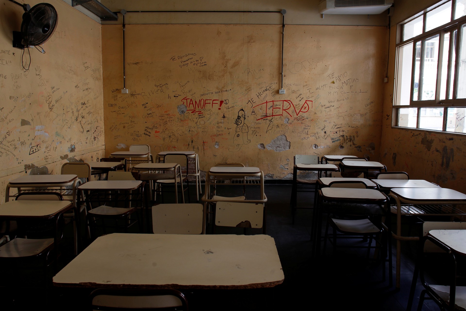<p>An empty classroom at a public school as thousands of teachers took to the streets, delaying the first day of school for millions of children, as part of a two-day national strike demanding a wage increase, in Buenos Aires, Argentina March 6, 2017.</p>
