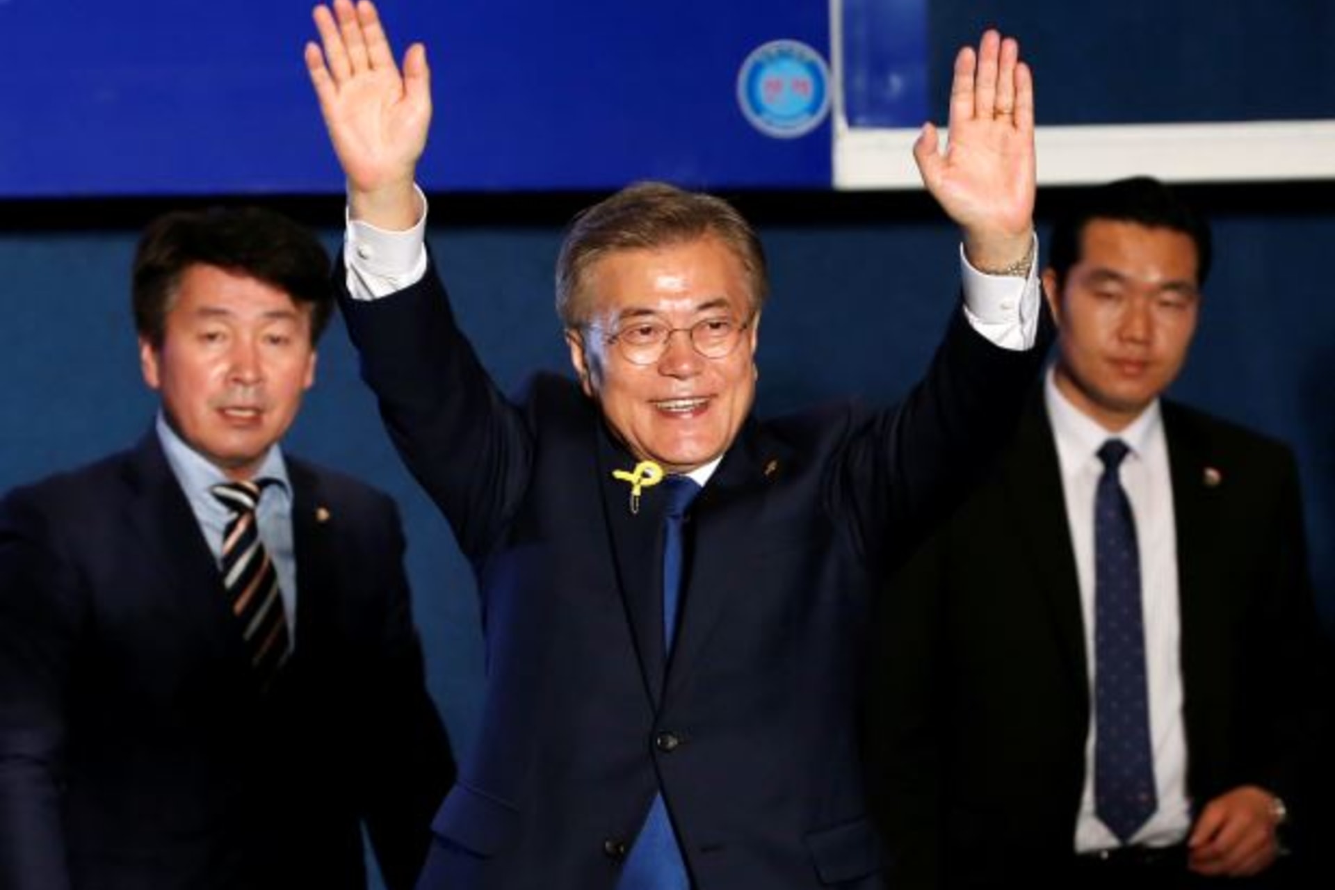 <p>South Korea’s president-elect Moon Jae-in gestures to supporters at Gwanghwamun Square in Seoul, South Korea, May 9, 2017.</p>