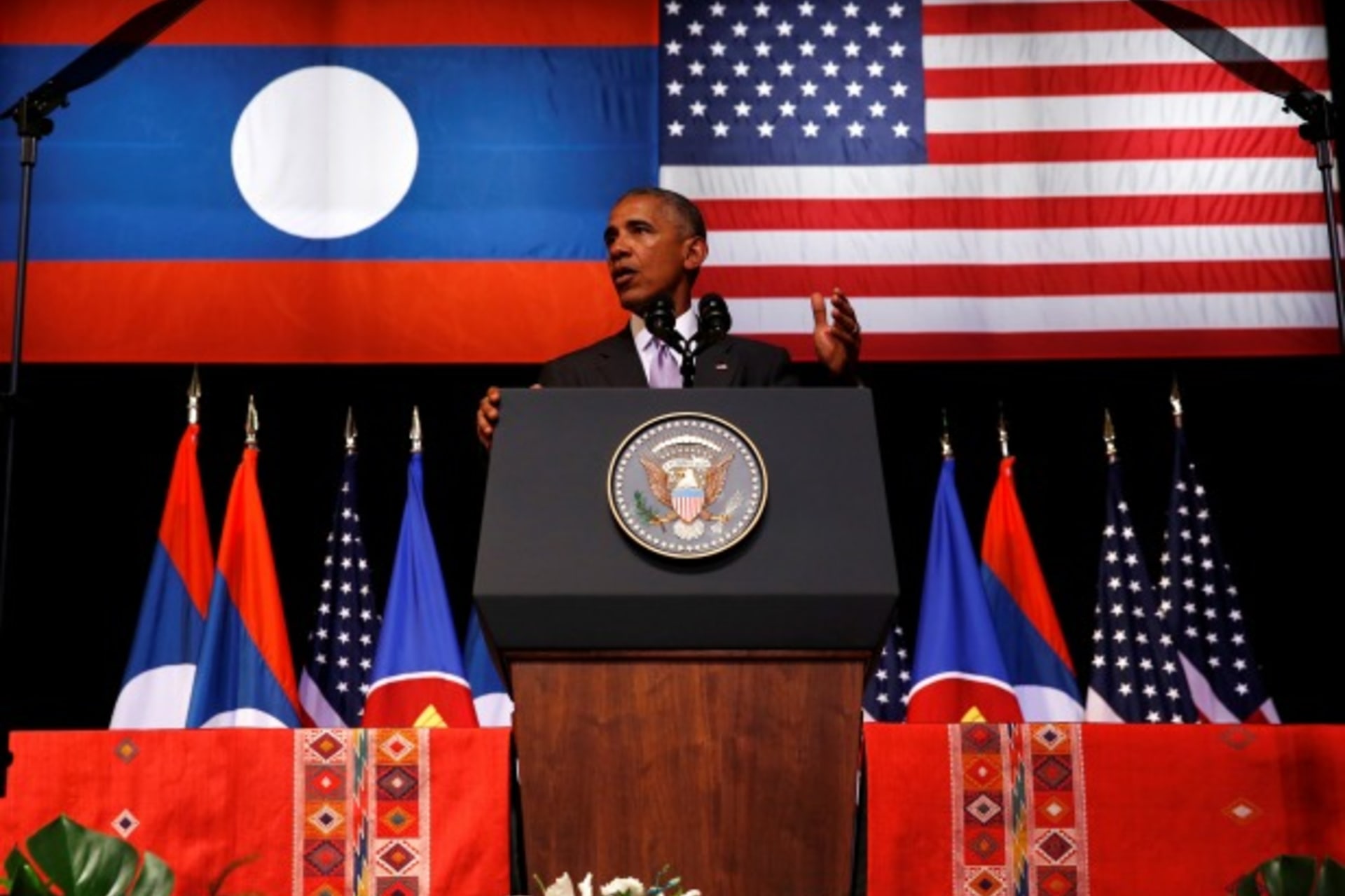 <p>obama-laos</p>
