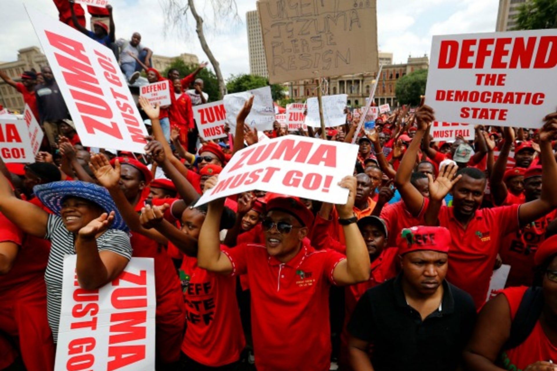<p>DATE IMPORTED:November 02, 2016Protestors call for the removal of President Jacob Zuma outside court in Pretoria, South Africa, November 2, 2016 (Reuters/Mike Hutchings).</p>