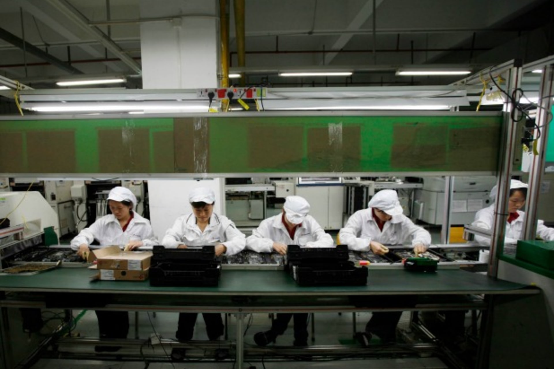 <p>Workers are seen inside a Foxconn factory in the township of Longhua in the southern Guangdong province May 26, 2010. A spate …nes, has cast a spotlight on some of the harsher aspects of blue-collar life on the Chinese factory floor (Reuters/Bobby Yip).</p>