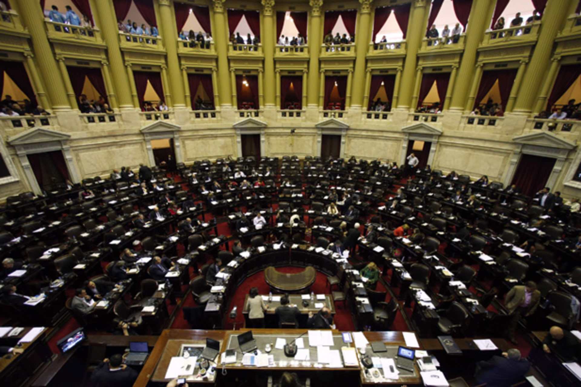 <p>Argentina, bond payments, cerrojo law, coparticipaciones, currency controls, economic reforms, Enacom, energy subsidies, export taxes, federal transfers, INDEC, Judge Griesa, Kirchner, labor negotiations, pago soberano law, President Macri, Sergio Massa</p>
