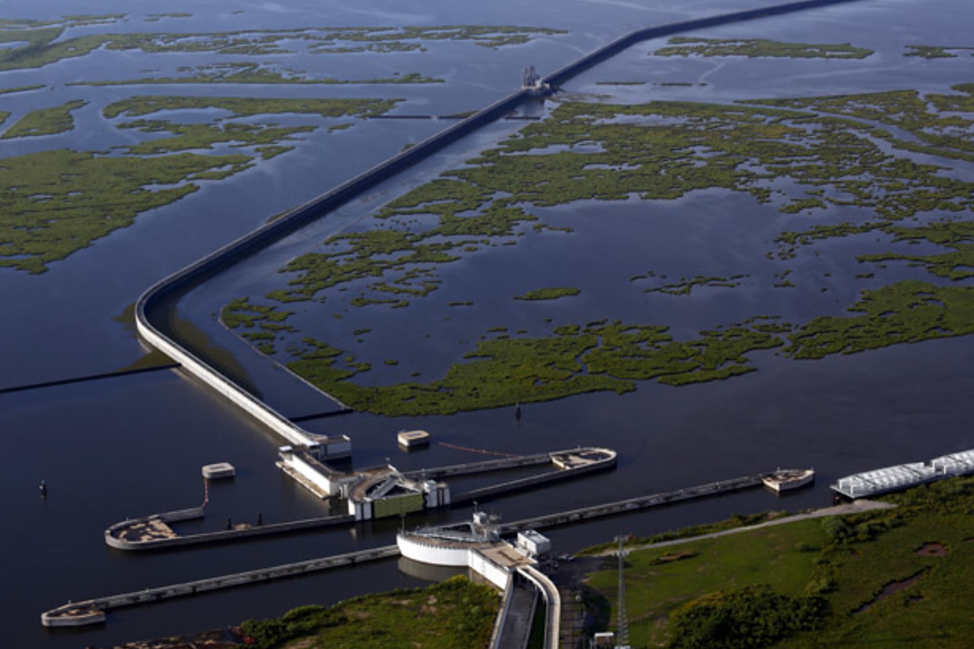 <p>Great Wall Louisiana New Orleans Hurricane Katrina levee</p>

