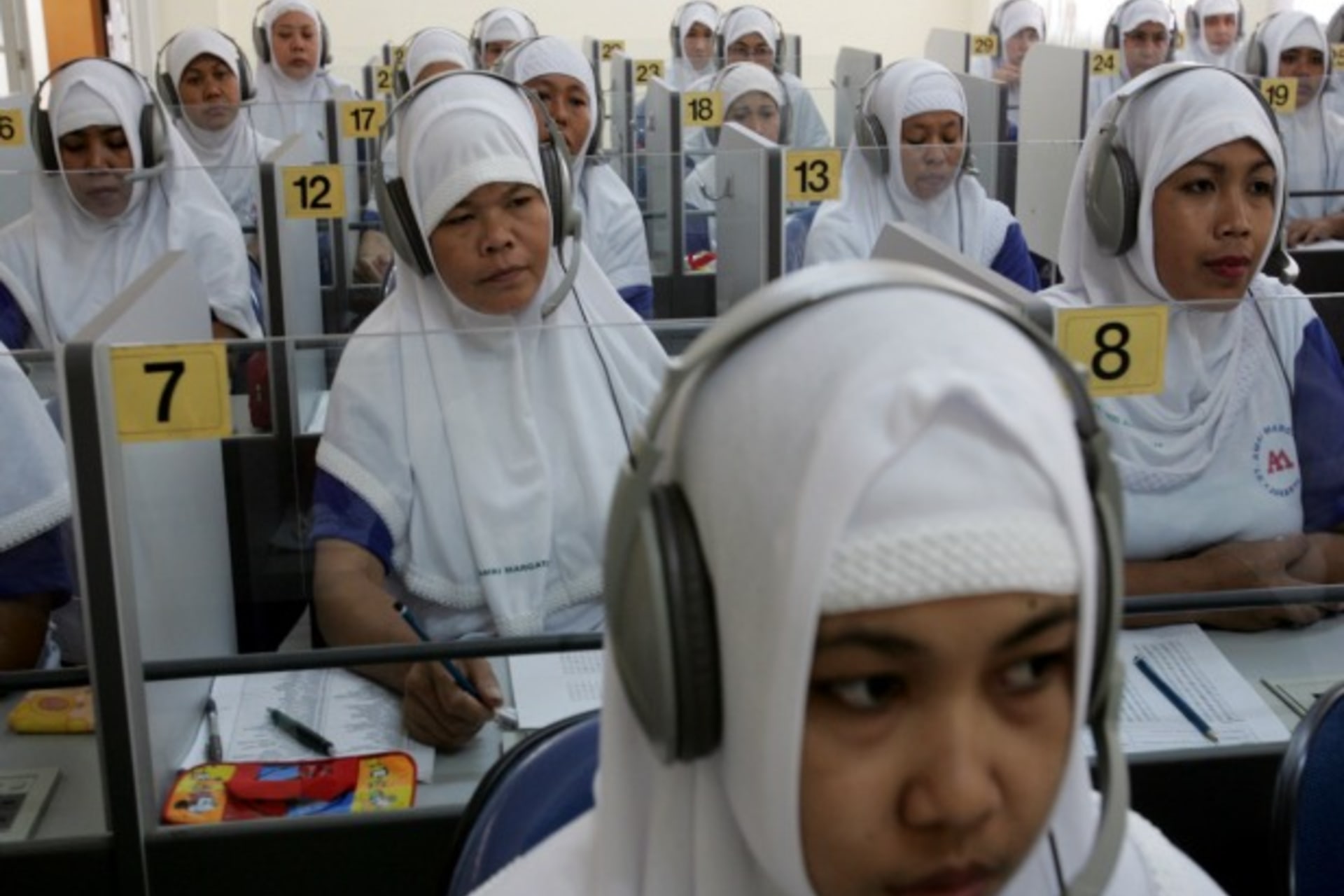 <p>Women training for jobs in Jakarta, Indonesia, 2006 (Courtesy Reuters/Beawiharta).</p>
