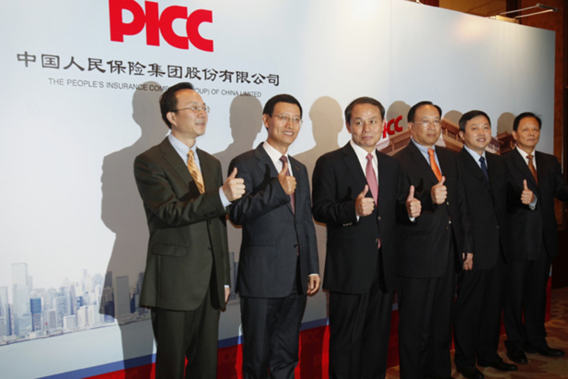 <p>The management of Chinese state-owned insurer the People’s Insurance Company of China (PICC) poses before an investor meeting (Bobby Yip/Courtesy Reuters).</p>
