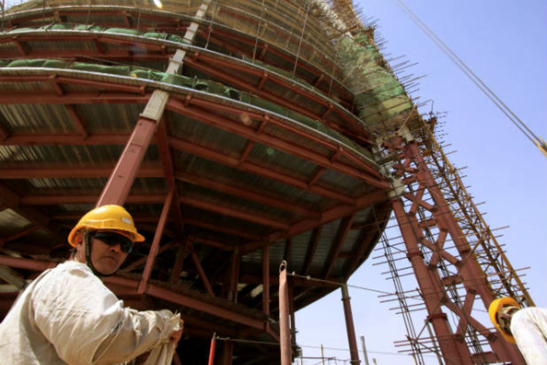 <p>A Chinese engineer supervises work at a construction site in Khartoum, Sudan on February 16, 2009 (Mohamed Nureldin Abdallh/Courtesy Reuters).</p>