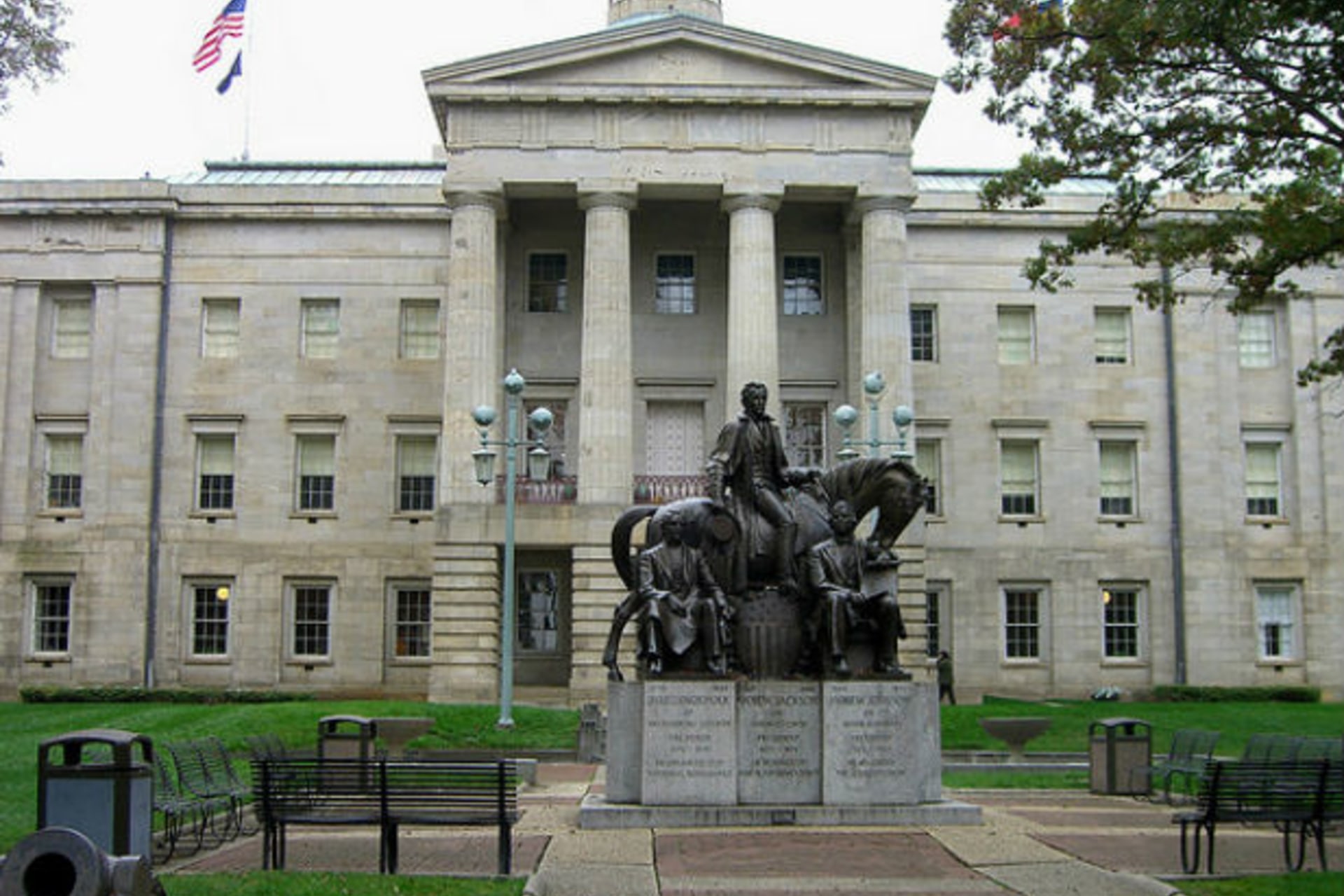 <p>The North Carolina state capitol building (DaveCrosby/Flickr).</p>