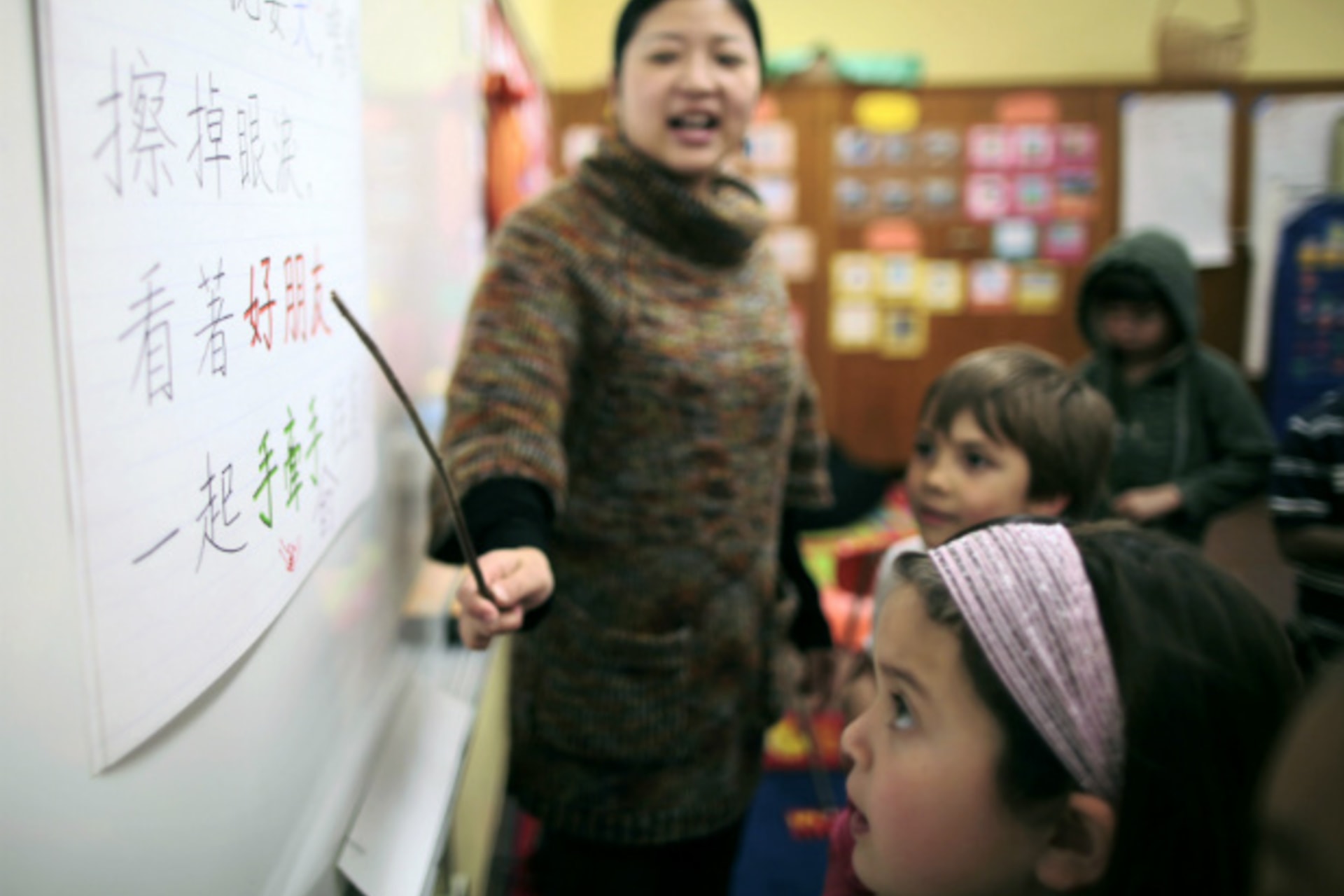 <p>Teacher Kennis Wong points to Chinese characters on the board at Broadway Elementary School in Venice, Los Angeles (Lucy Nicholson /Courtesy Reuters)</p>
