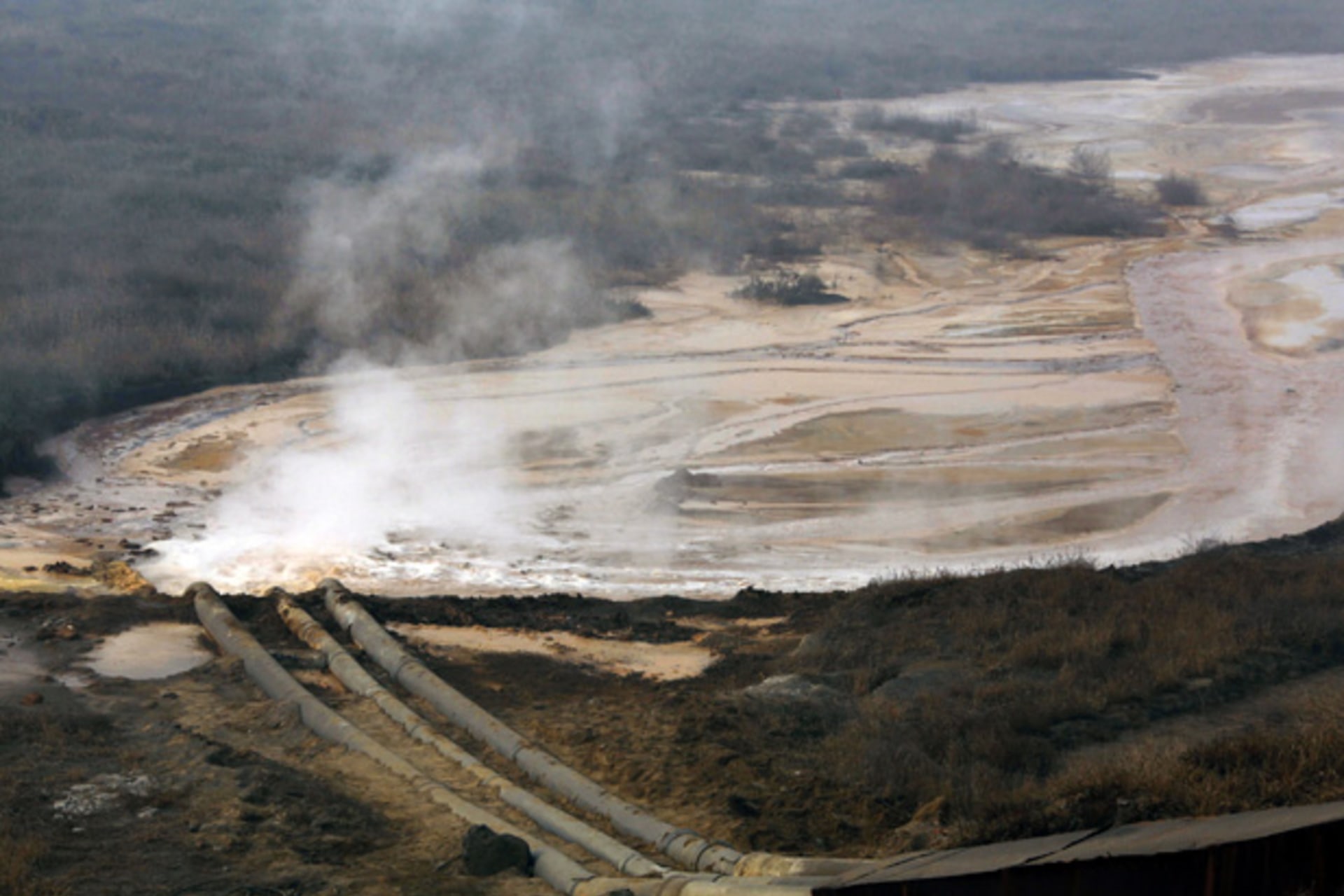 <p>Pipes coming from a rare earth smelting plant spew polluted water into a vast tailings dam near Xinguang Village, located in China’s Inner Mongolia Autonomous Region (David Gray/Courtesy Reuters).</p>
