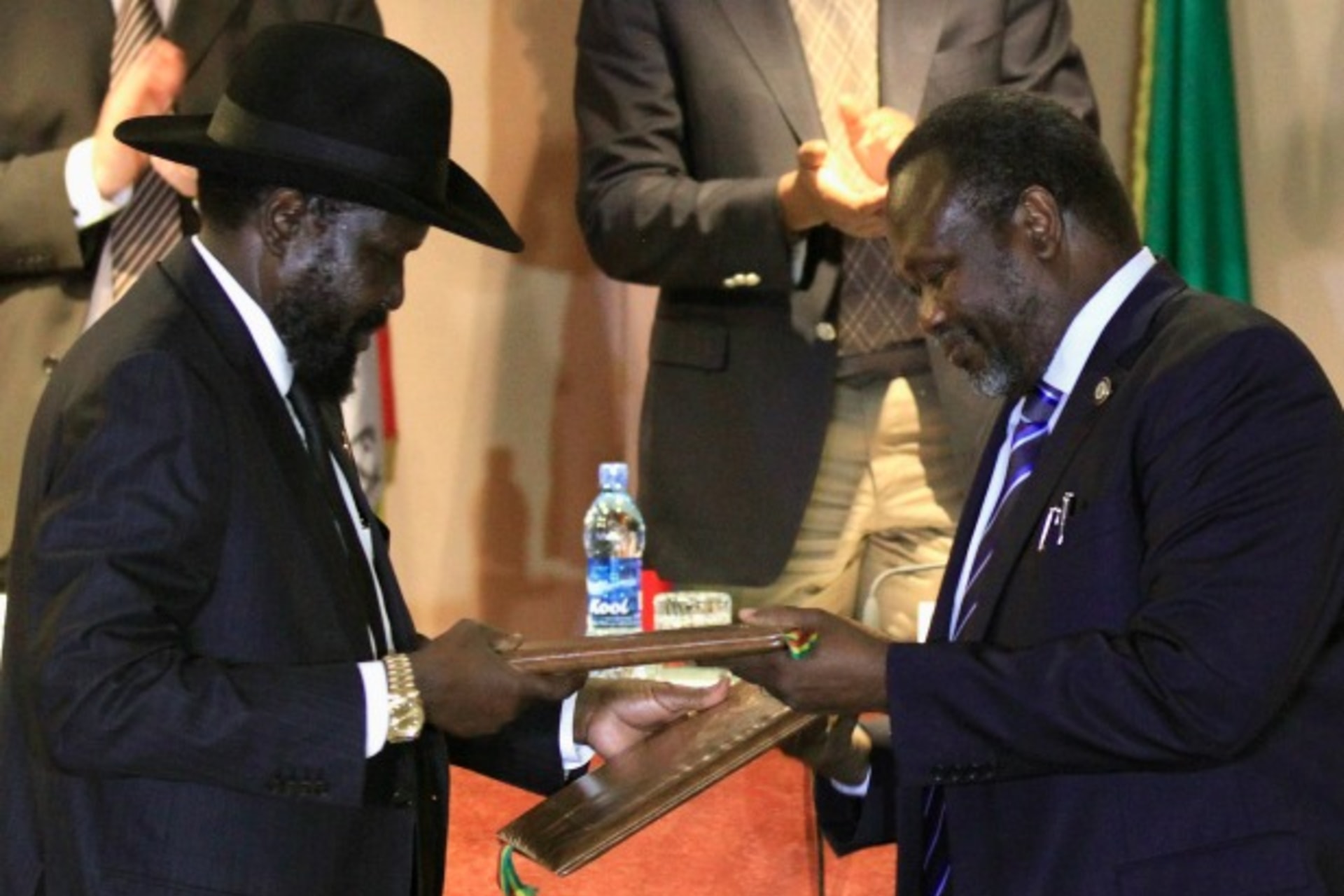 <p>South Sudan’s president Salva Kiir and rebel commander Riek Machar attend the signing a ceasefire agreement during the Inter G…ment (IGAD) Summit on the case of South Sudan in Ethiopia’s capital Addis Ababa, Feburary 1, 2015 (Courtesty Reuters/ Negeri).</p>
