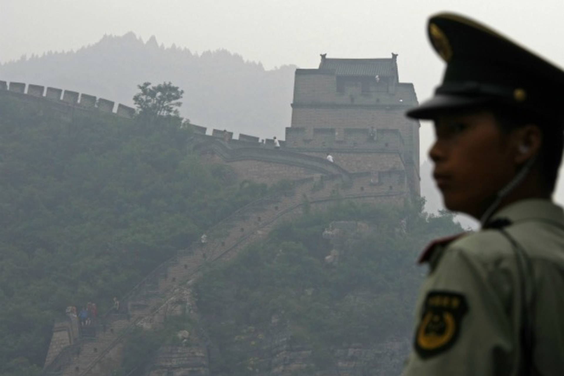 <p>A policeman stands near the Great Wall on a hazy day in Juyongguan, China.</p>

