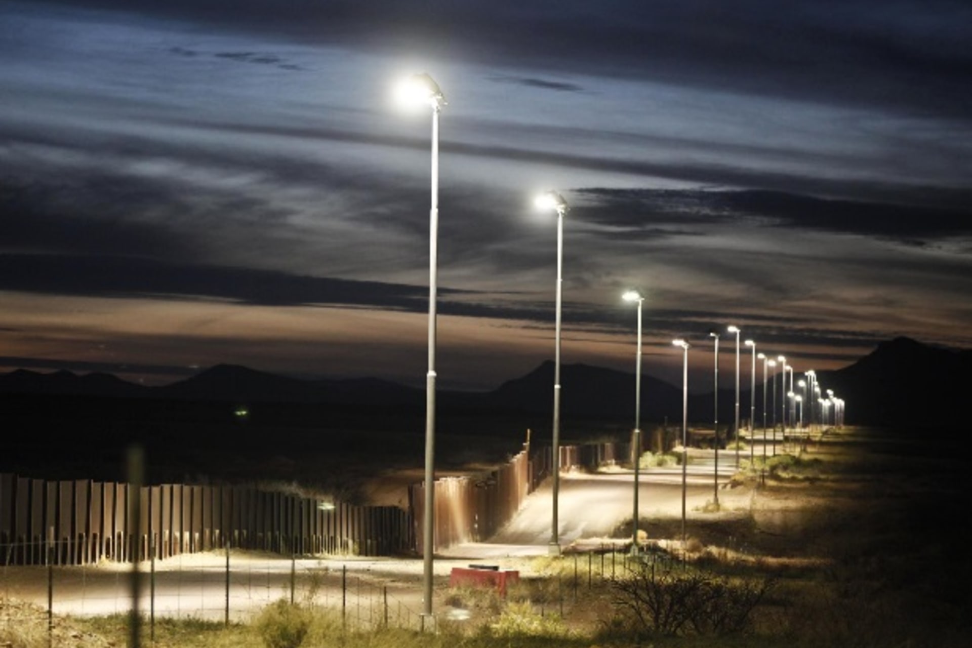 <p>The Arizona-Mexico border fence near Naco, Arizona, March 29, 2013. REUTERS/Samantha Sais</p>