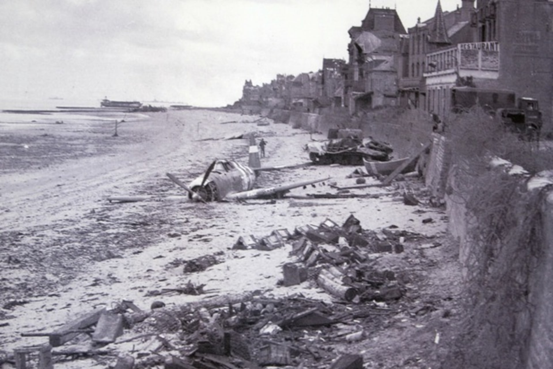 <p>Crashed U.S. fighter plane is seen on waterfront in France after the D-Day invasion of 1944 (Ho New/Courtesy Reuters).</p>
