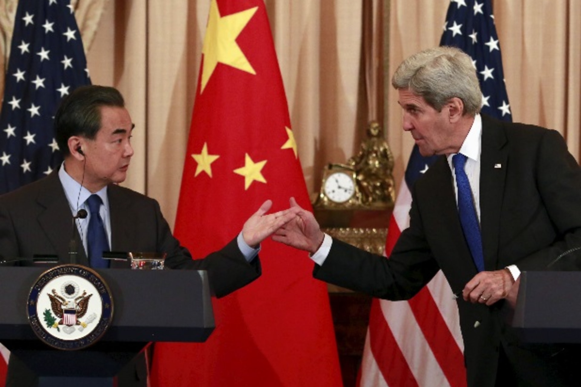 <p>U.S. Secretary of State John Kerry (R) and Chinese Foreign Minister Wang Yi hold a joint news conference after their meeting at the State Department in Washington, February 23, 2016. REUTERS/Yuri Gripas TPX IMAGES OF THE DAY</p>

