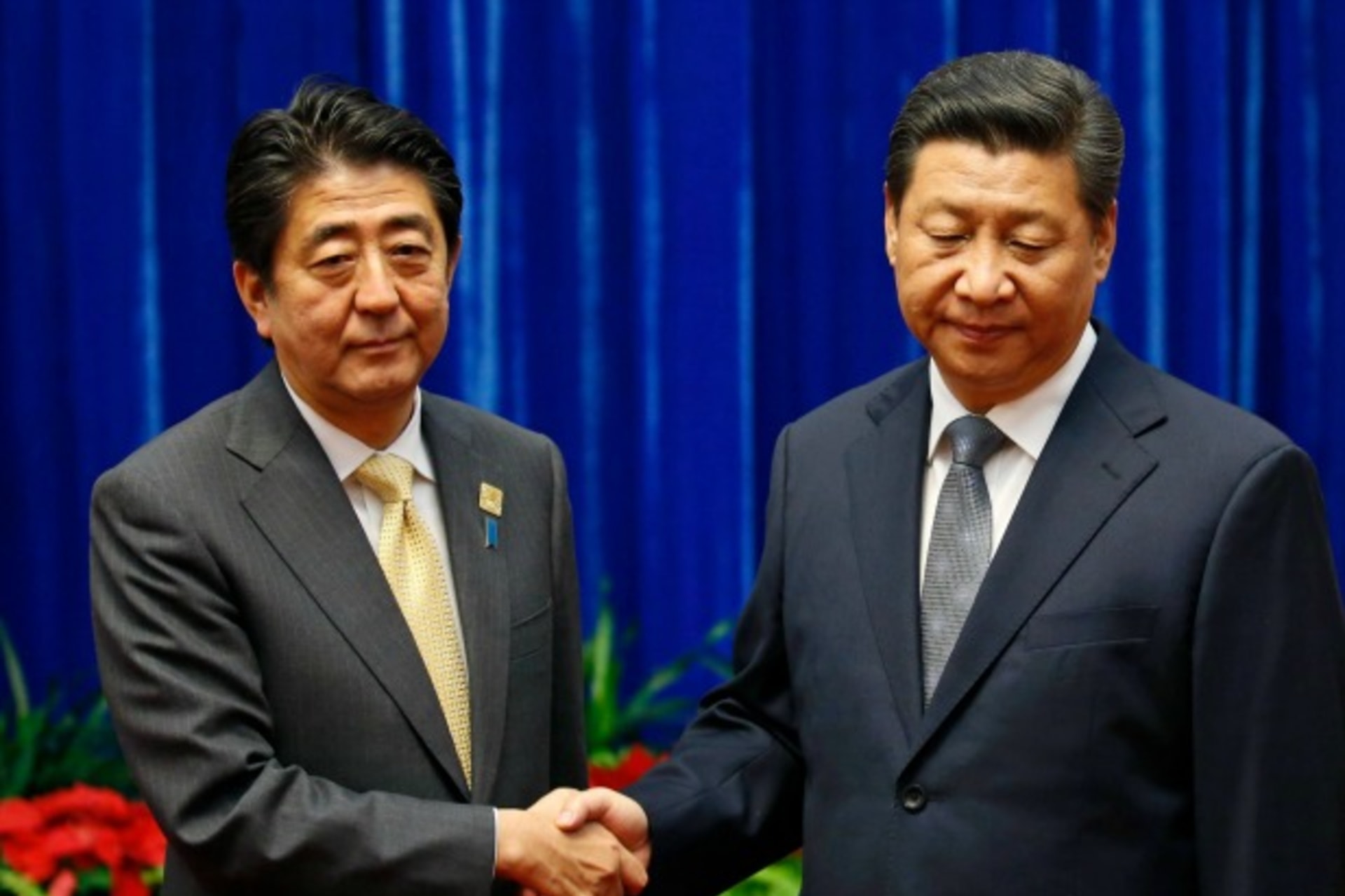 <p>China’s President Xi Jinping (R) shakes hands with Japan’s Prime Minister Shinzo Abe during their meeting at the Great Hall of…s biggest economies over history and territory. REUTERS/Kim Kyung-Hoon (CHINA – Tags: POLITICS BUSINESS TPX IMAGES OF THE DAY)</p>
