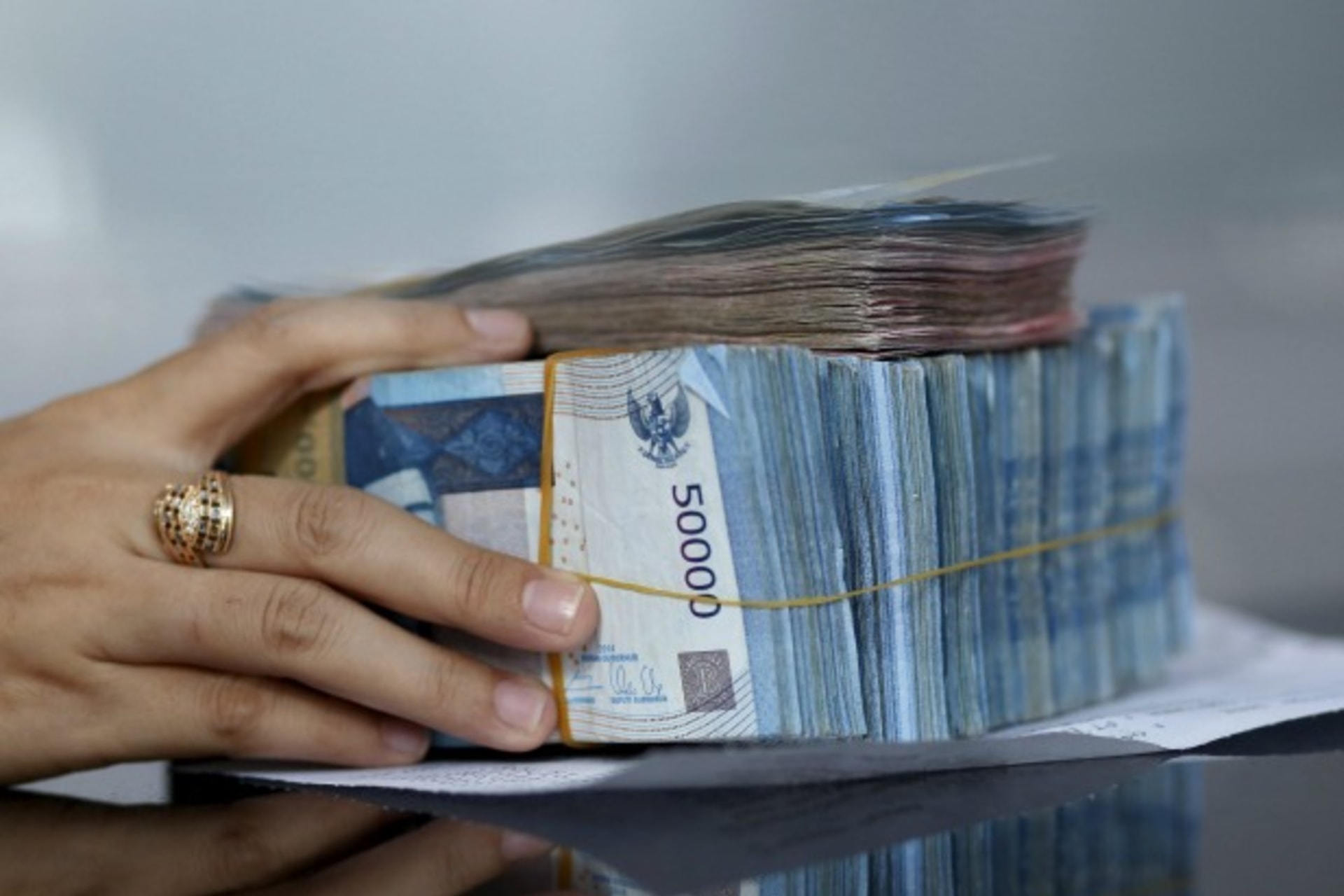 <p>Indonesia-rupiah</p>