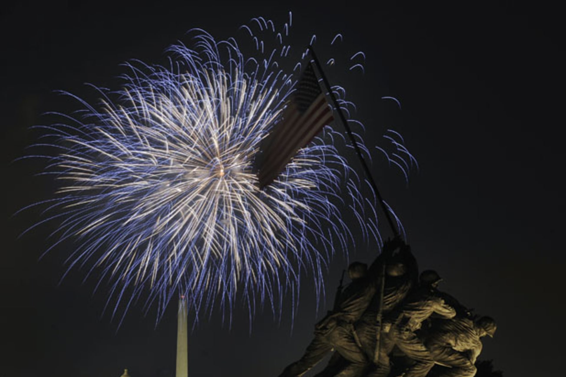 <p>Fireworks light up the sky over Washington, seen from the U.S. Marine Corps Memorial in Arlington, Virginia (Jonathan Ernst/Courtesy Reuters).</p>
