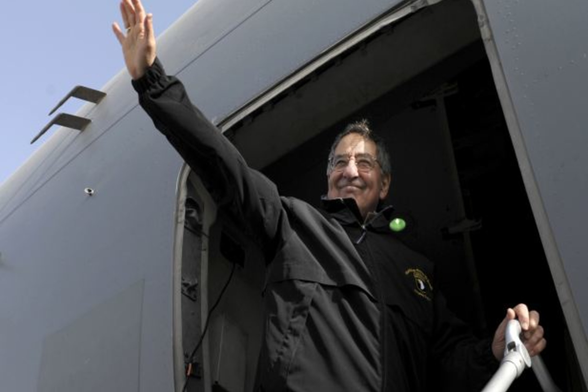 <p>Defense Secretary Leon Panetta waves as he boards his plane on December 12, 2012 (Susan Walsh/Courtesy Reuters).</p>
