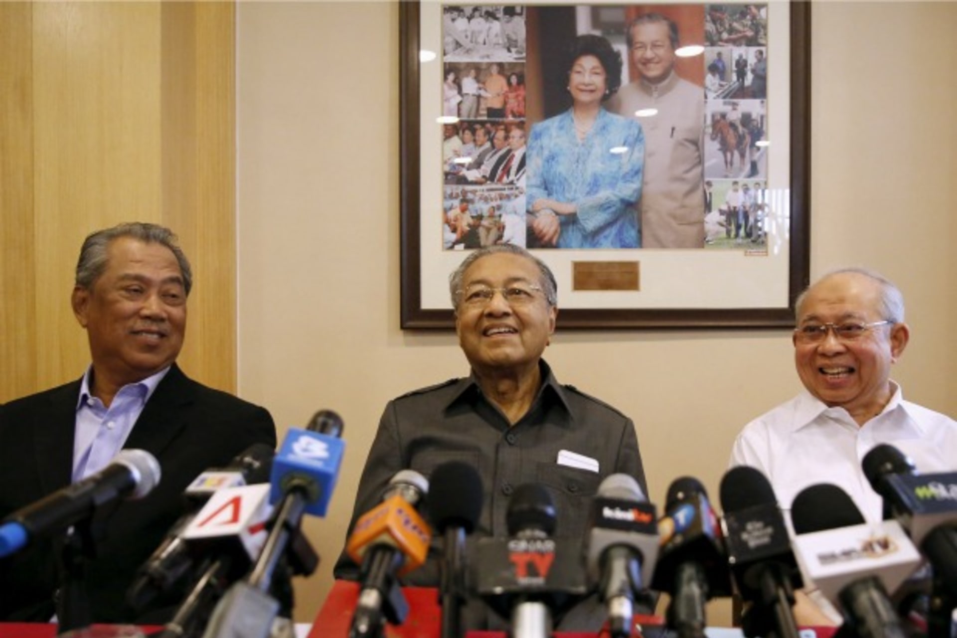 <p>Muhyiddin Yassin-Mahathir Mohamad-Malaysia</p>

