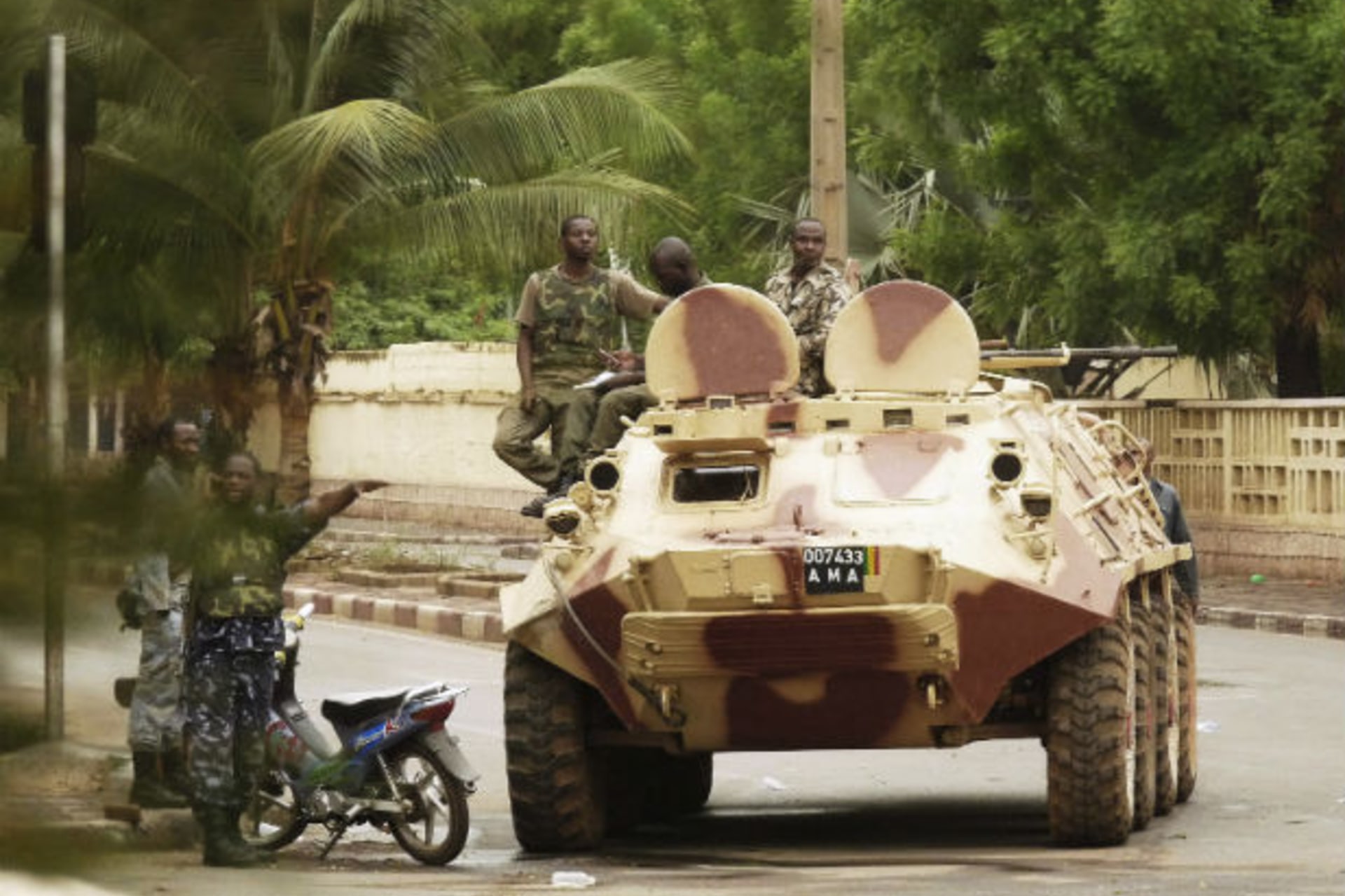 Malian military junta troops who carried out a coup in March guard a street after renewed fighting in the capital Bamako May 1, 2012.