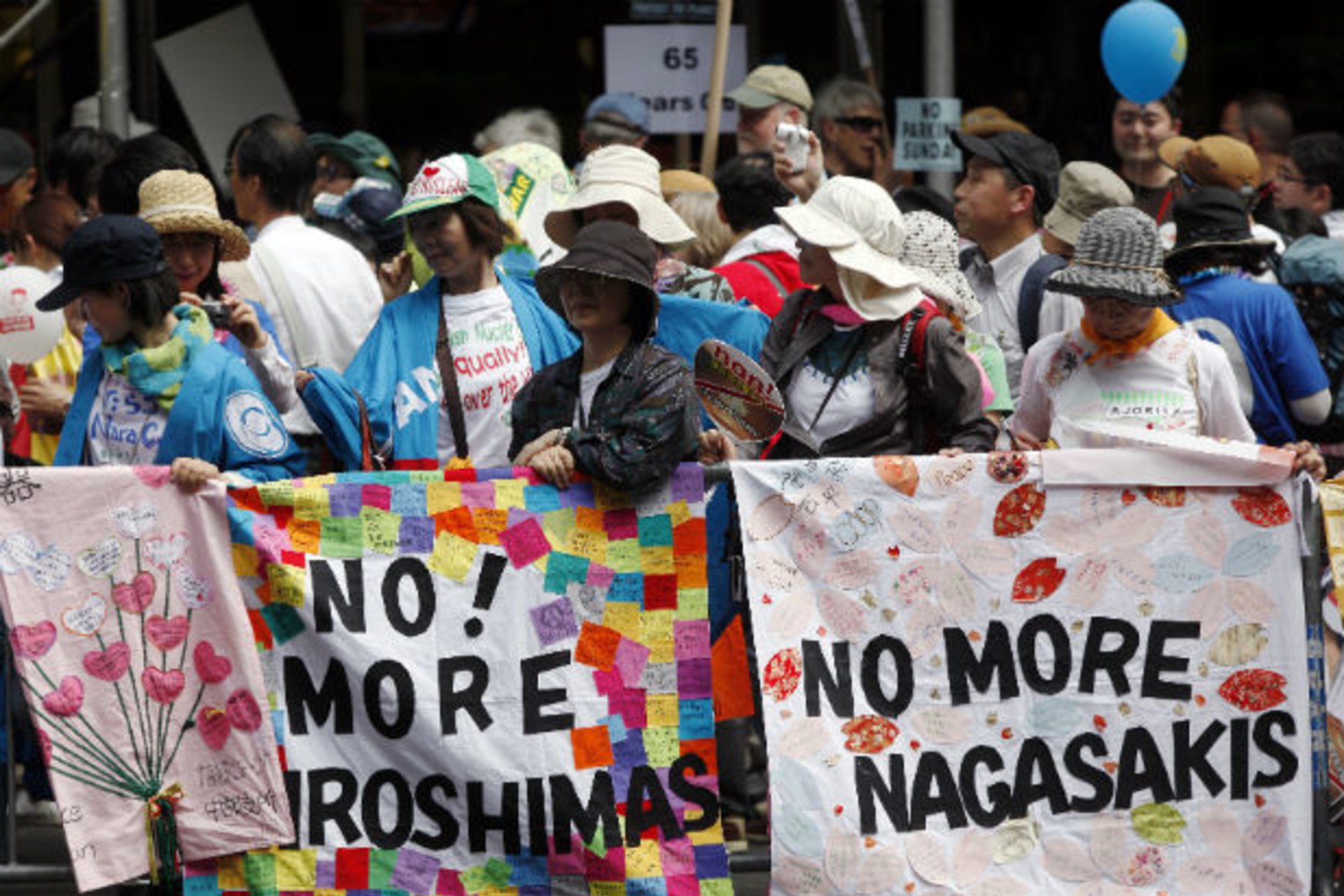 <p>Anti-nuclear weapons demonstrators protest in New York ahead of the May 2010 Nuclear Nonproliferation Treaty Review Conference.</p>