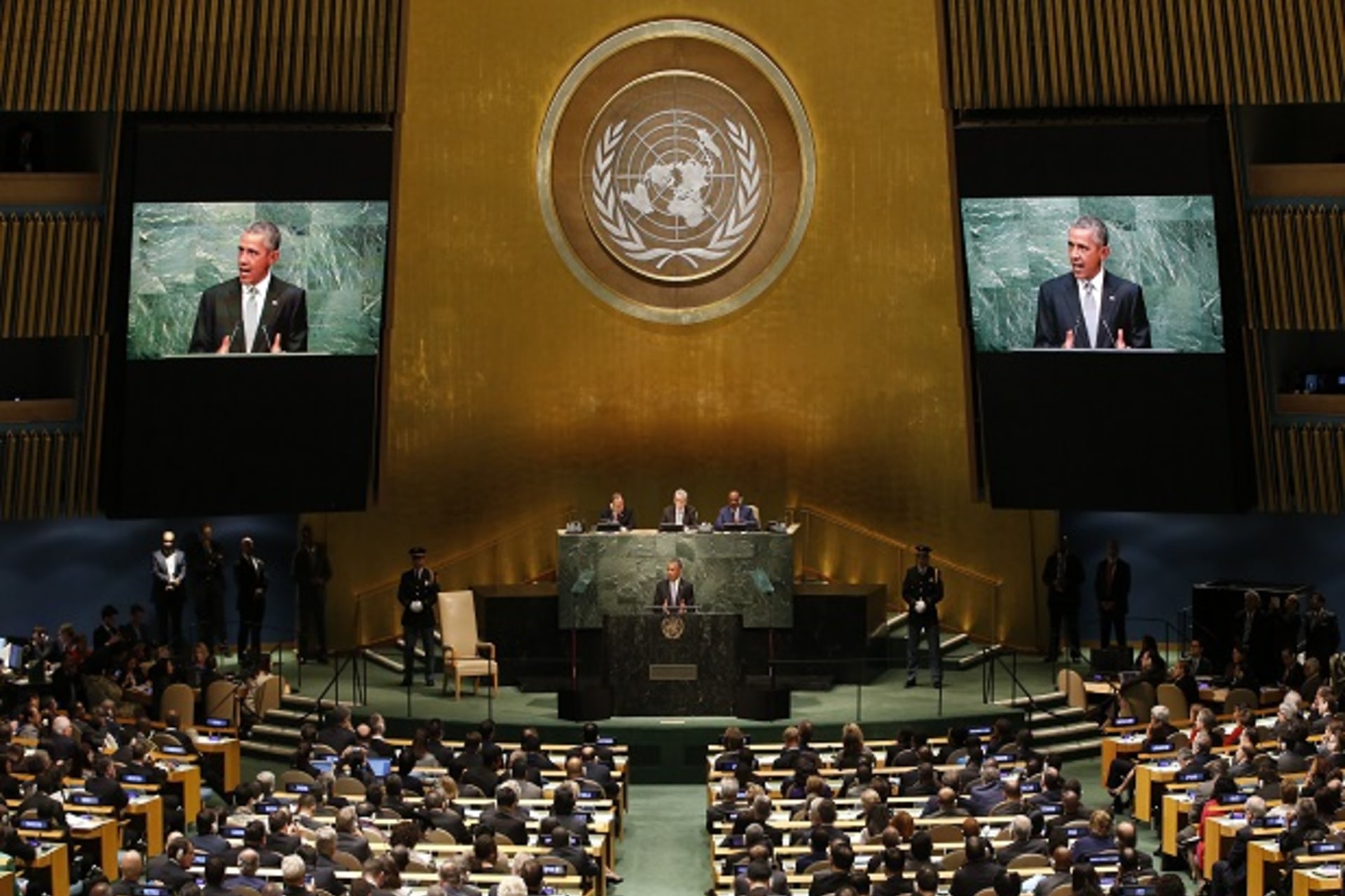 <p>U.S. President Barack Obama addresses attendees during the 70th session of the United Nations General Assembly at the U.N. Headquarters in New York, September 28, 2015. (Mike Segar/Reuters)</p>
