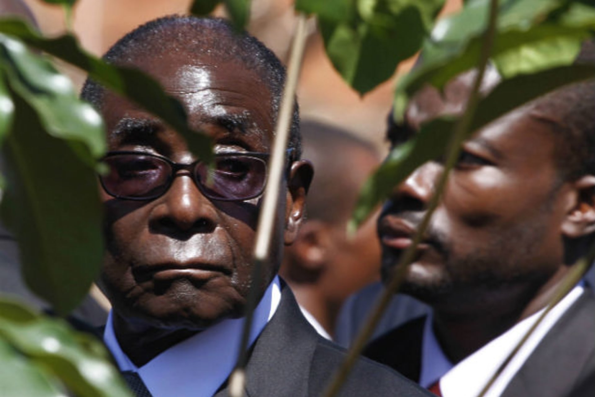 Zimbabwe's President Robert Mugabe arrives for the burial of ZANU (PF) member Edson Ncube in Harare 04/05/2012.